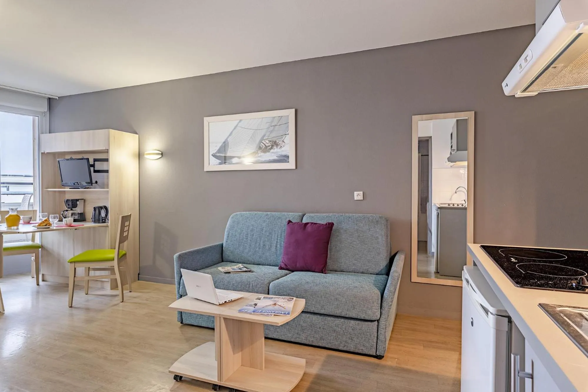 Kitchen or kitchenette in Lagrange Apart'Hotel l’Escale Marine
