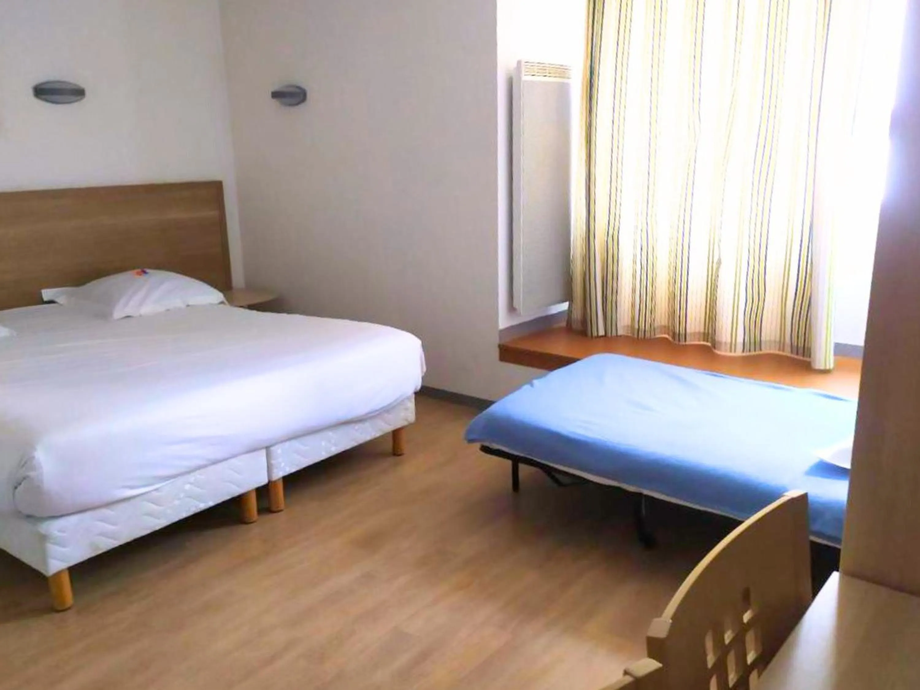 Photo of the whole room, Bed in Lagrange Apart'Hotel l’Escale Marine