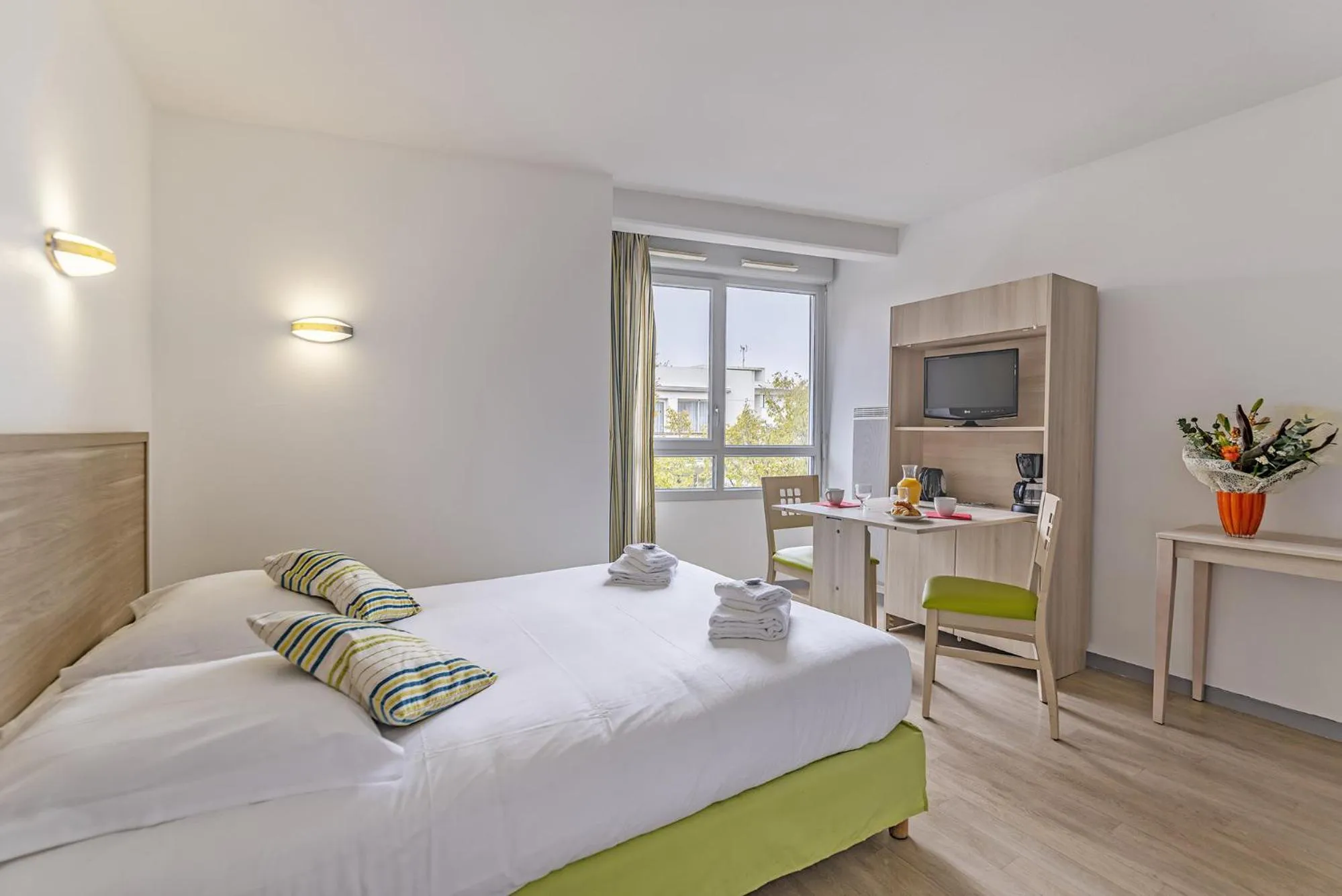 Photo of the whole room, Bed in Lagrange Apart'Hotel l’Escale Marine