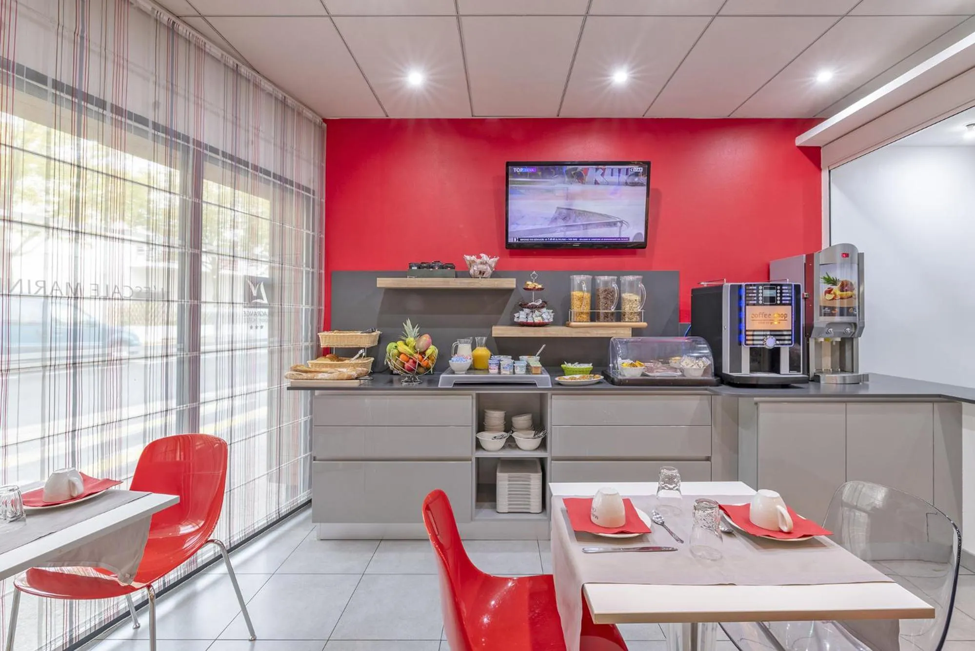 Breakfast in Lagrange Apart'Hotel l’Escale Marine