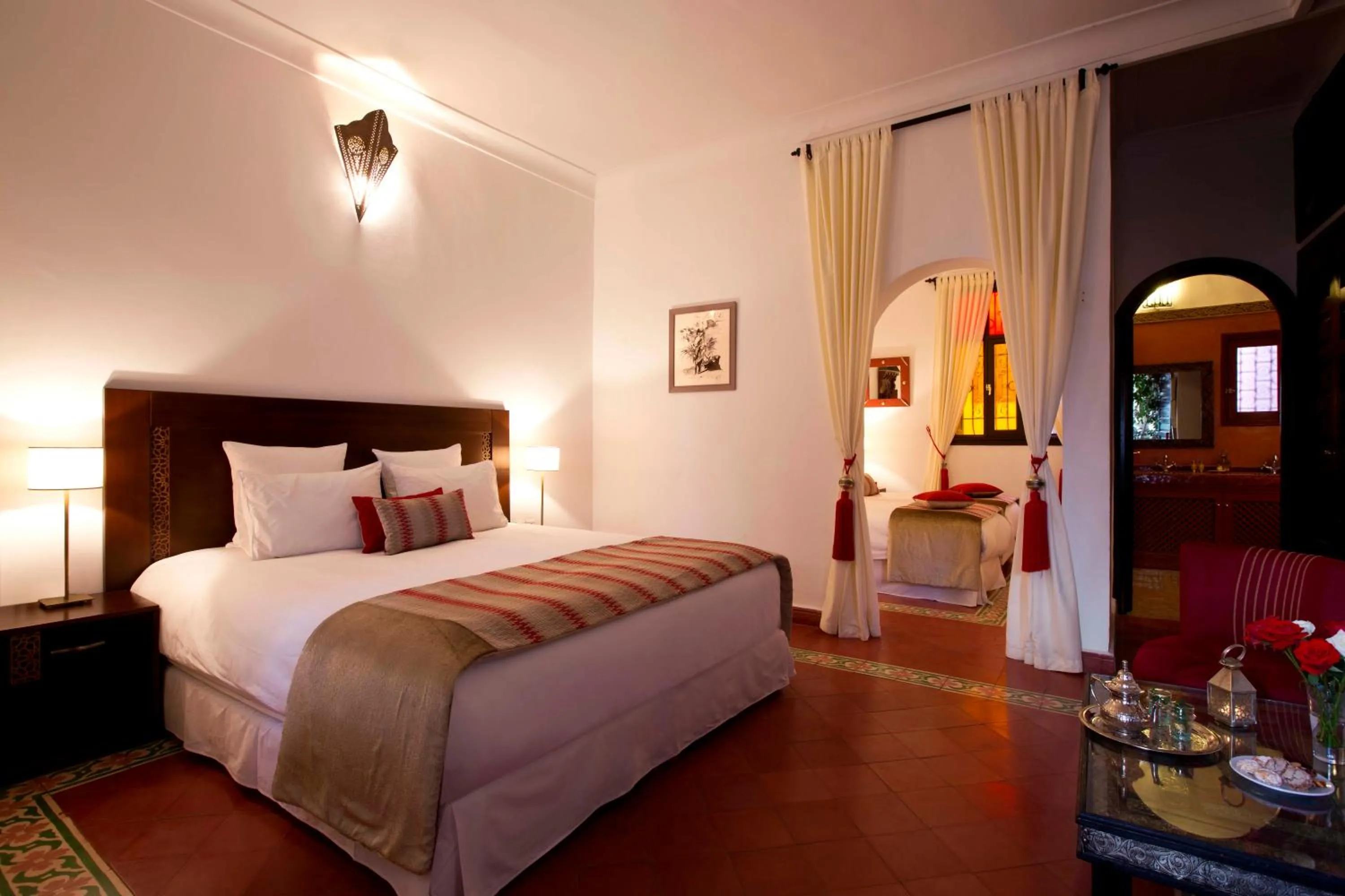 Bathroom, Bed in Riad Dar Alfarah