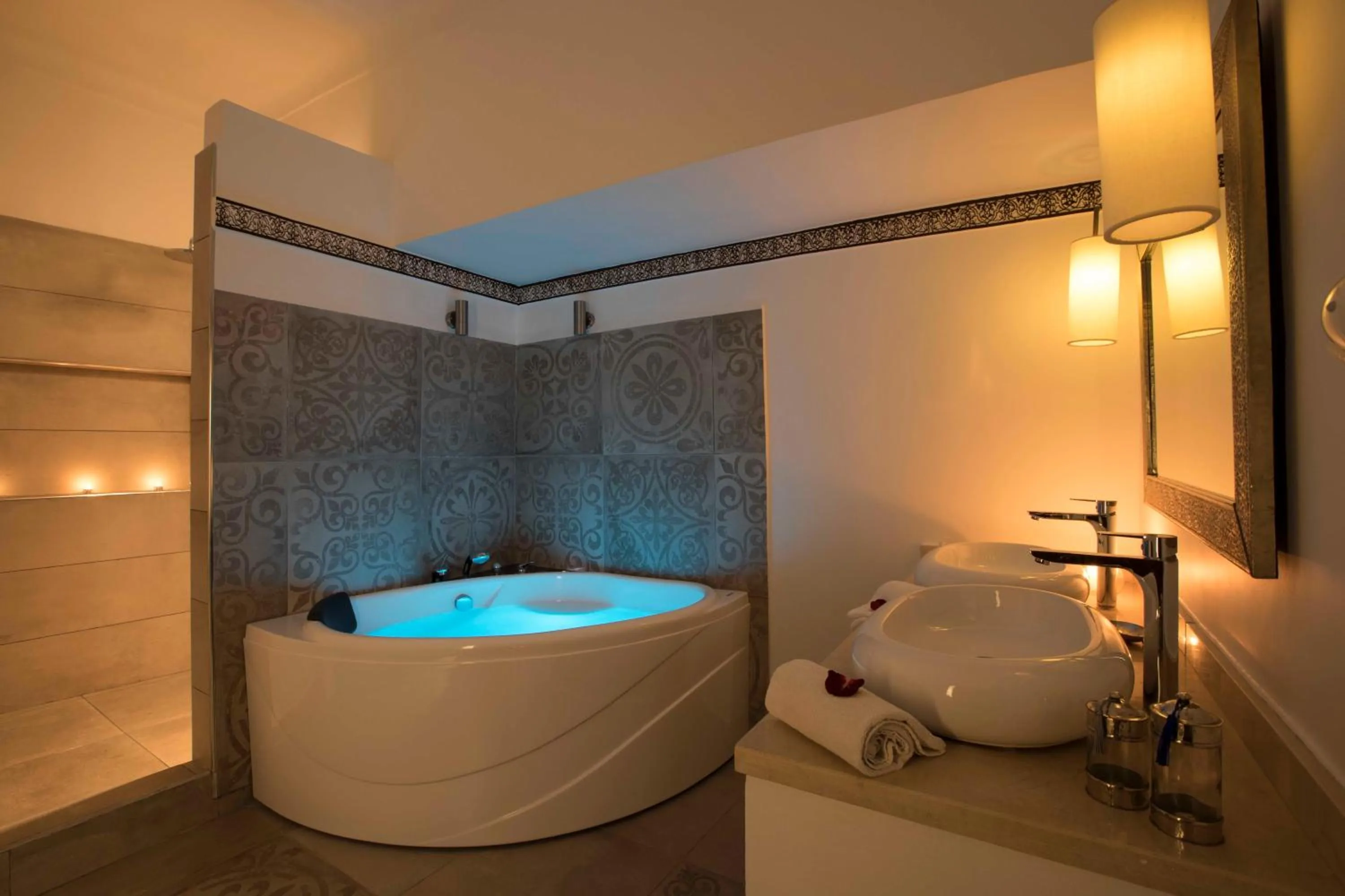 Shower in Riad Dar Alfarah