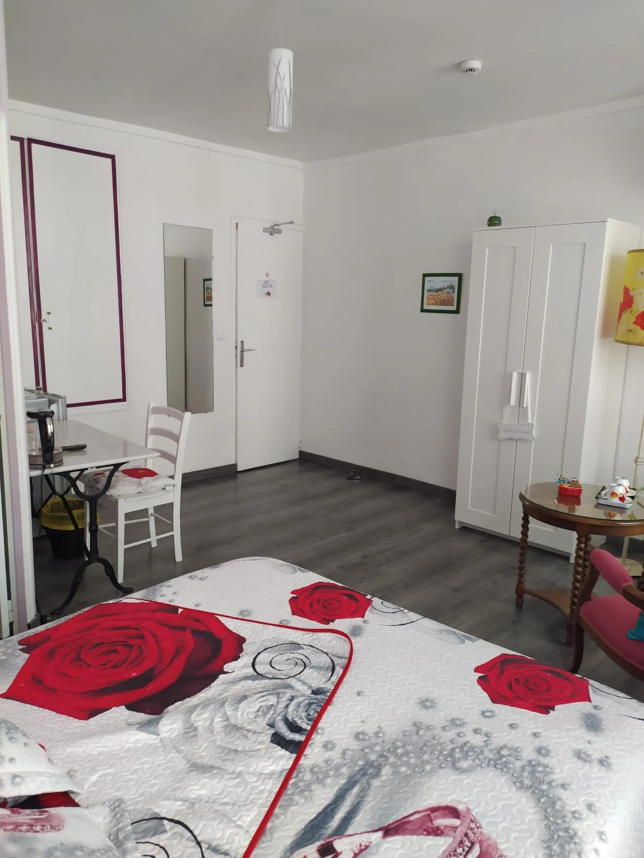 Bed in Les Coquelicots