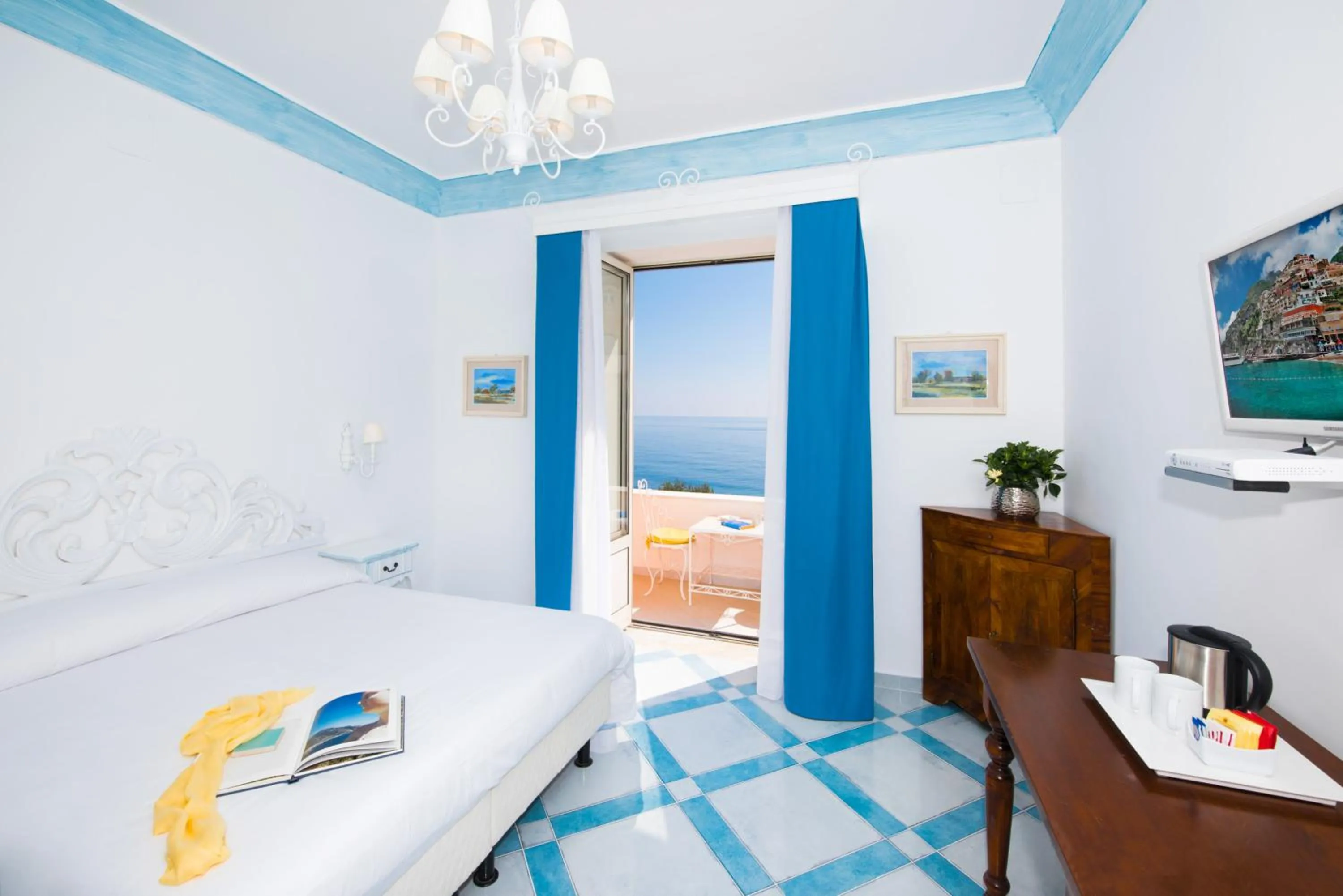 Photo of the whole room, Bed in Villa Flavio Gioia