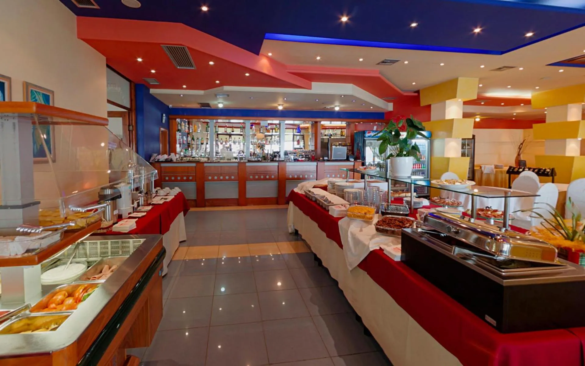 Restaurant/places to eat in Hotel New York