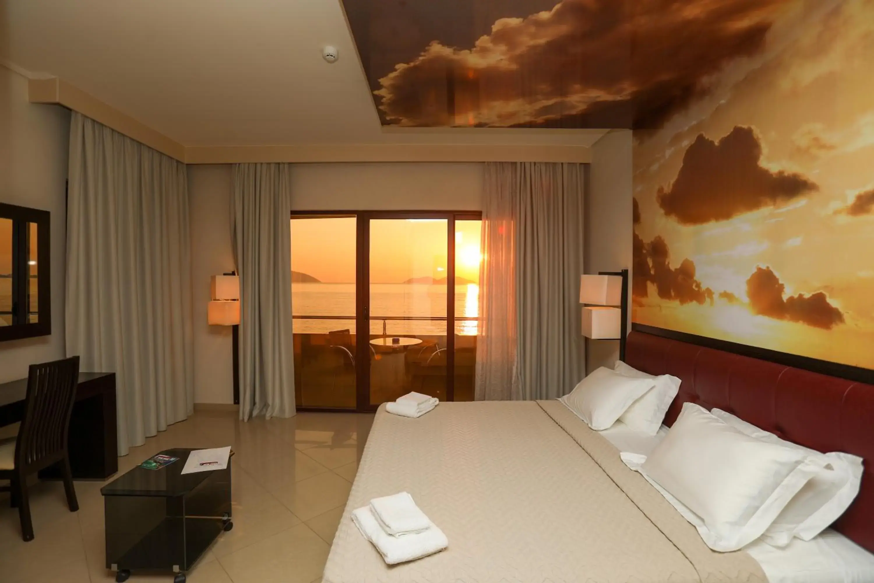 Deluxe Double Room with Sea View in Hotel New York Deluxe Double Room with Sea View in Hotel New York