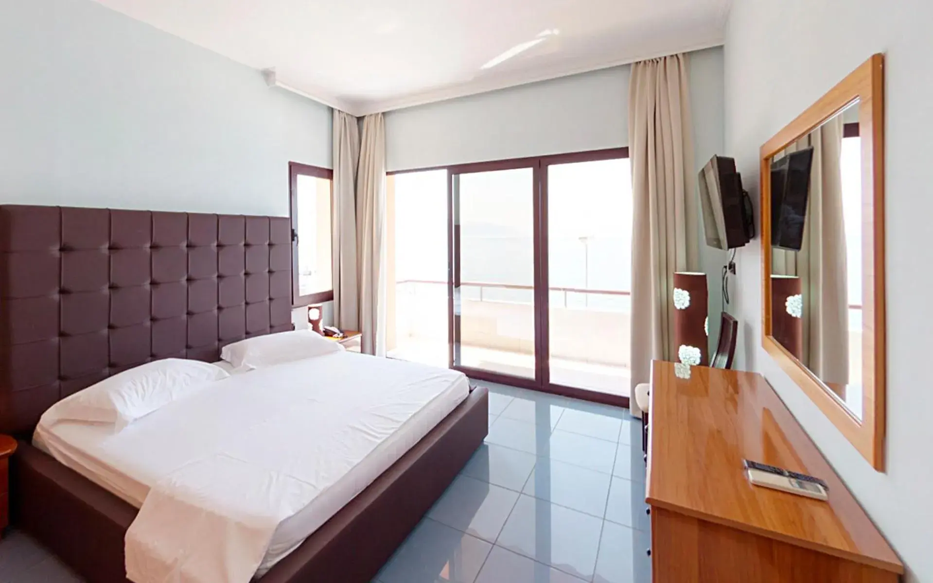 Standard Triple Room with Sea View in Hotel New York Standard Triple Room with Sea View in Hotel New York