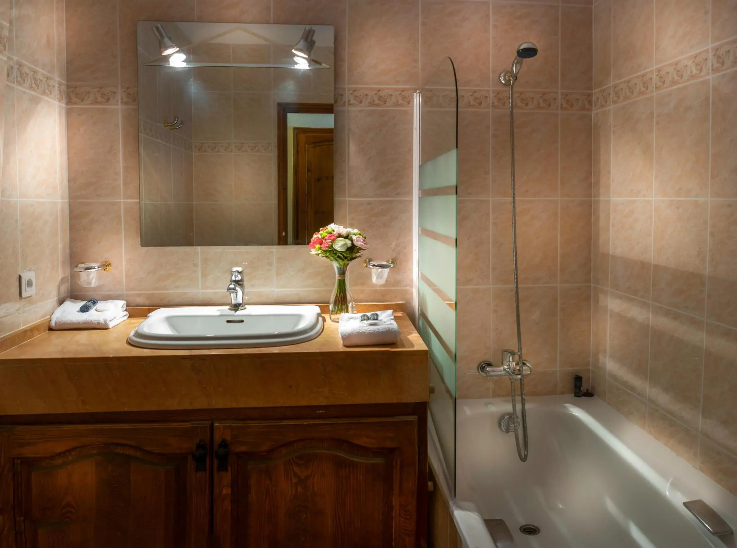 Double or Twin Room in Hotel La Romarine Double or Twin Room in Hotel La Romarine