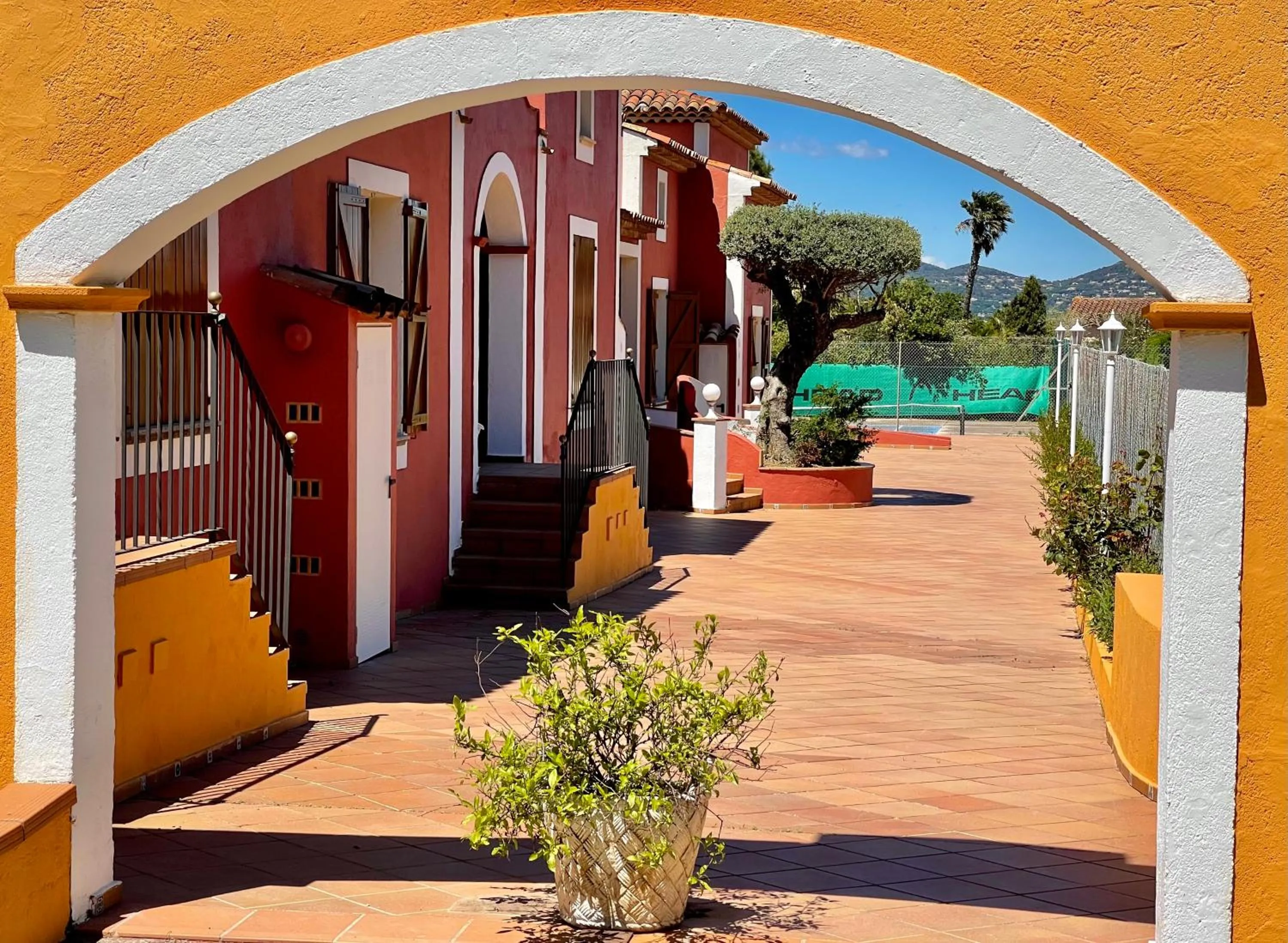 Facade/entrance in Hotel La Romarine