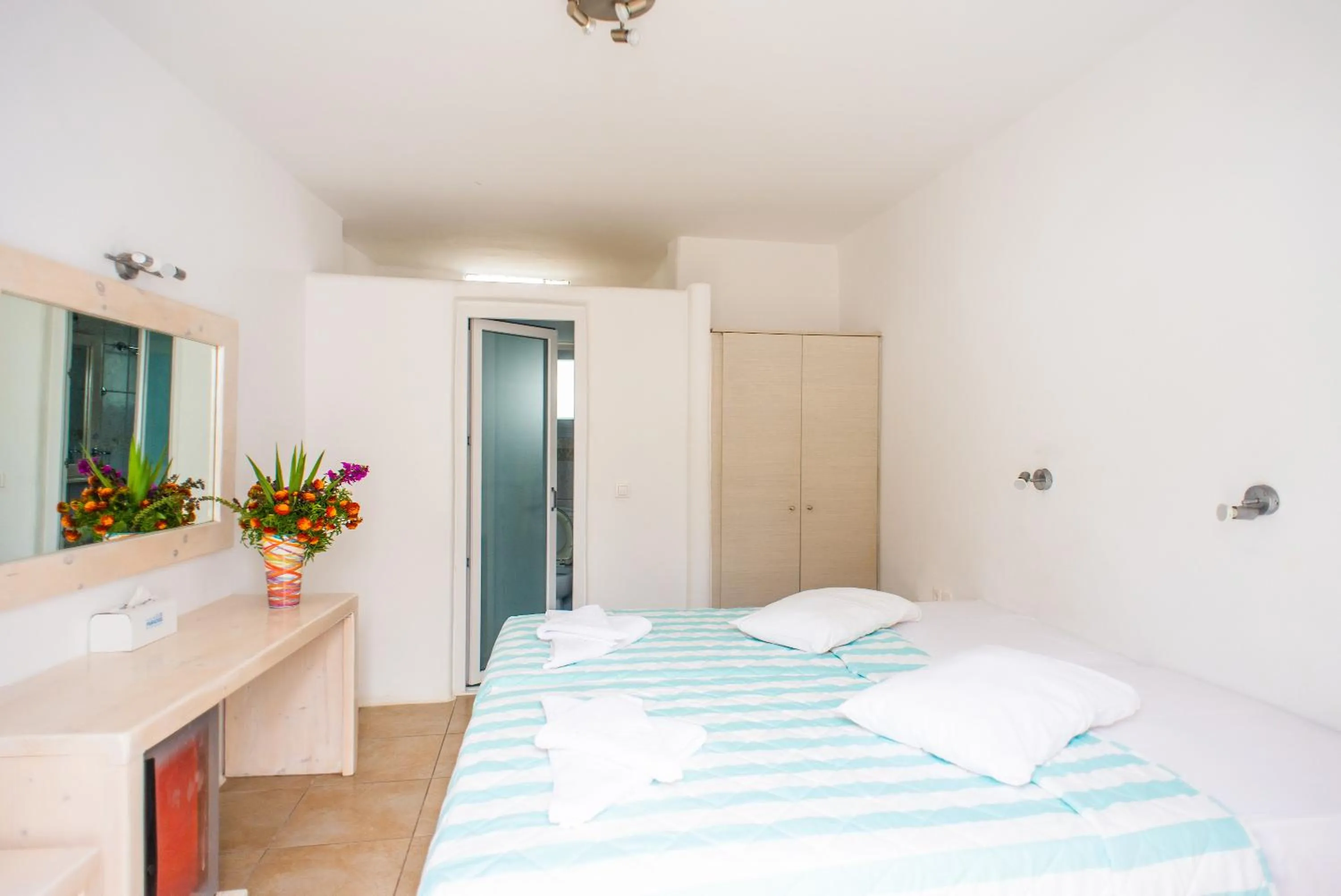 Photo of the whole room, Bed in Paradise Beach Resort