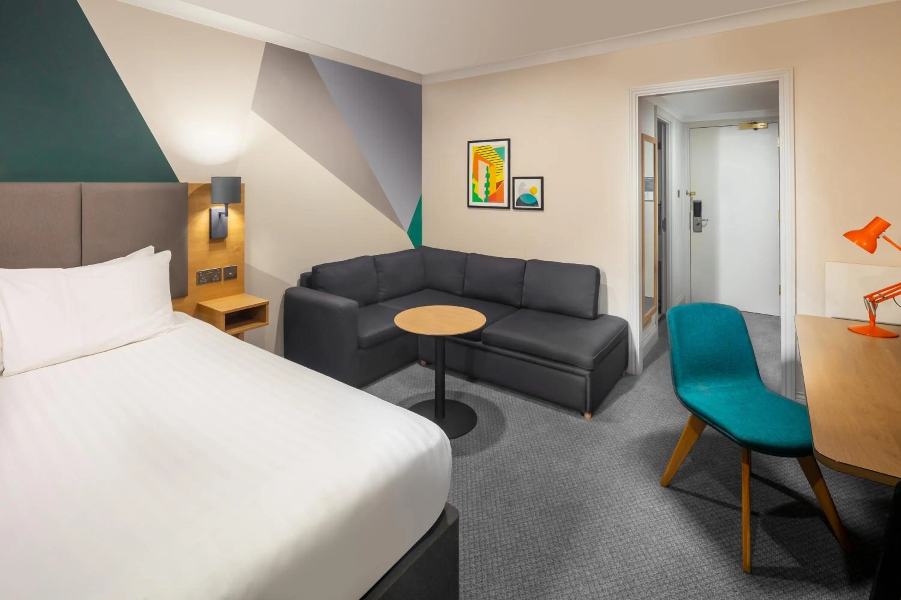 Bed in Holiday Inn Farnborough by IHG