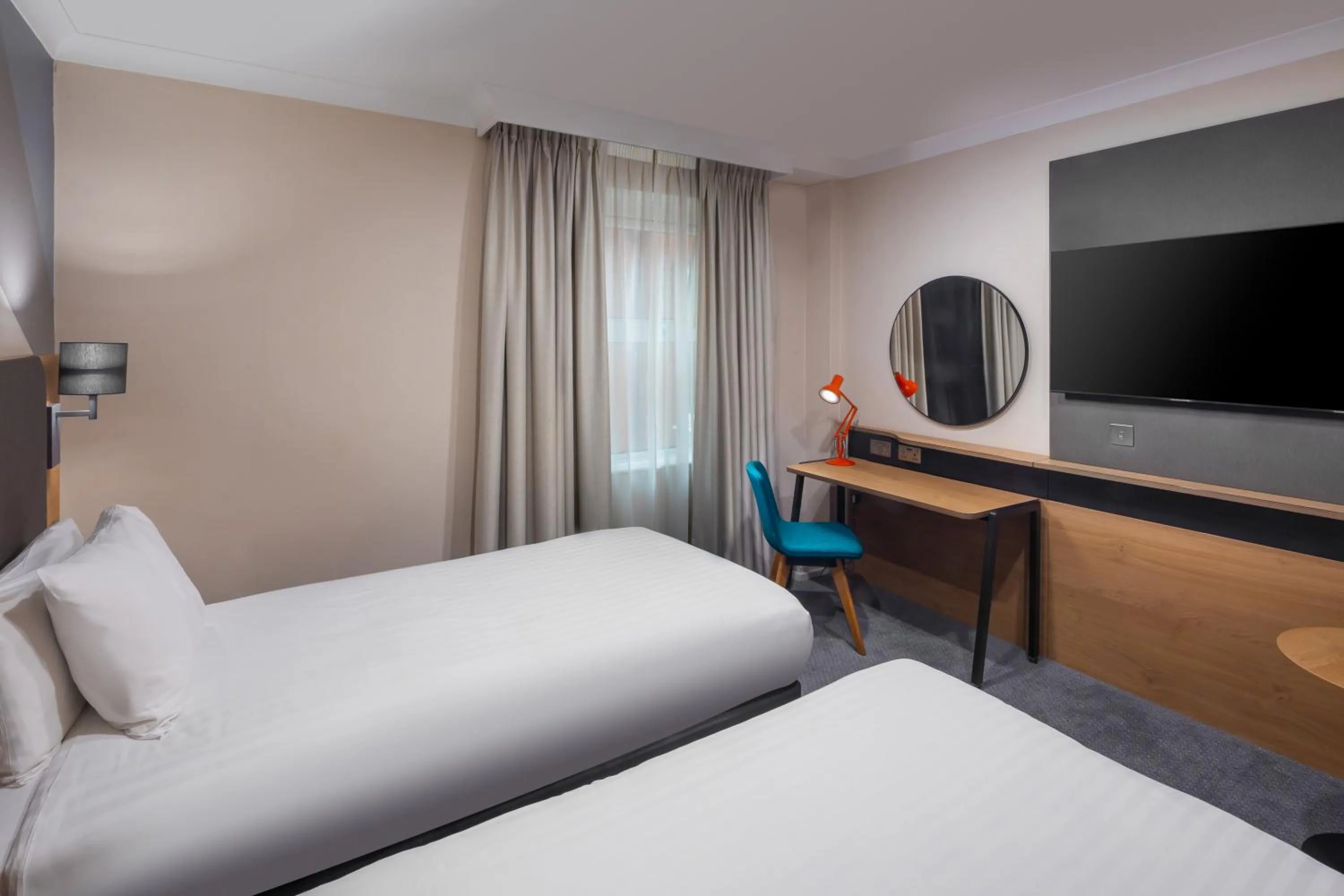Bed in Holiday Inn Farnborough by IHG
