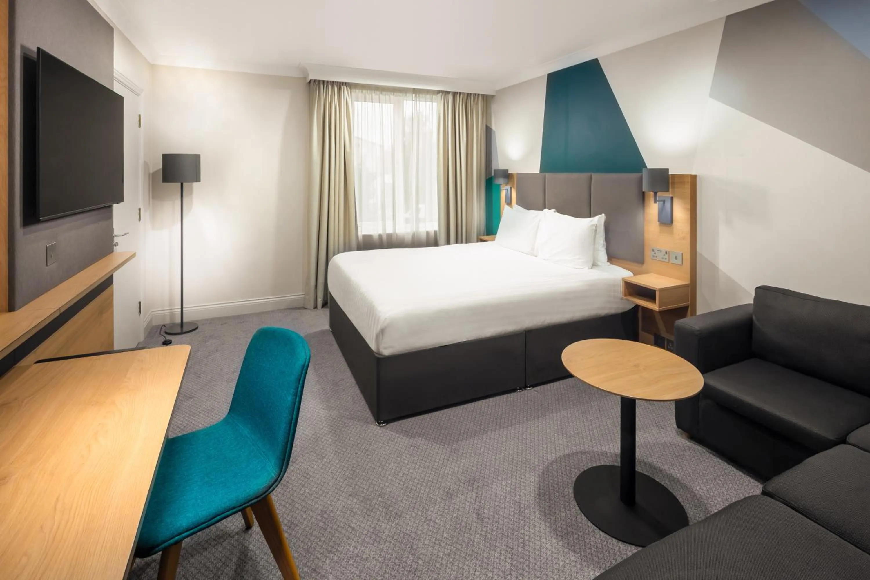 Bed in Holiday Inn Farnborough by IHG