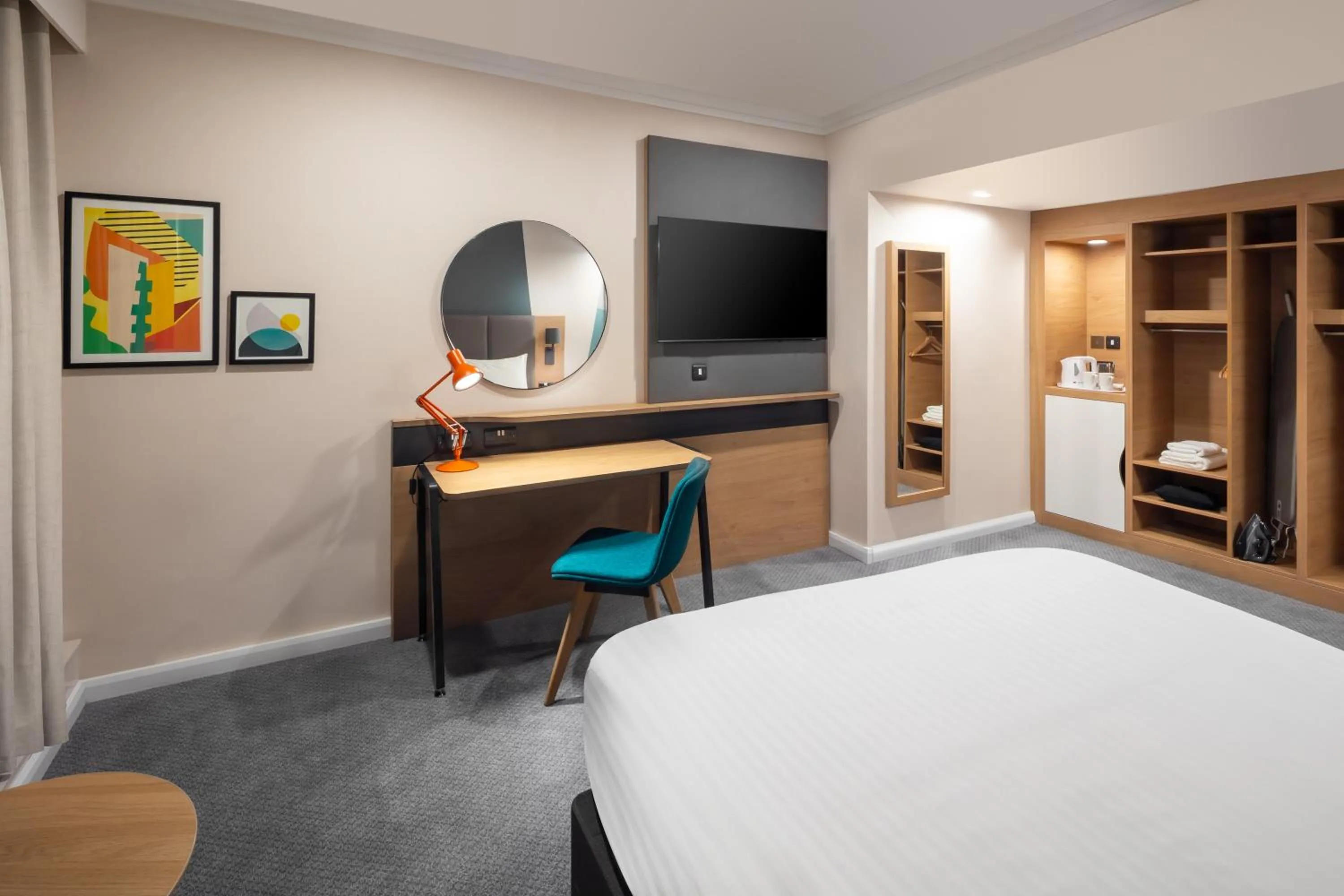 Bed in Holiday Inn Farnborough by IHG