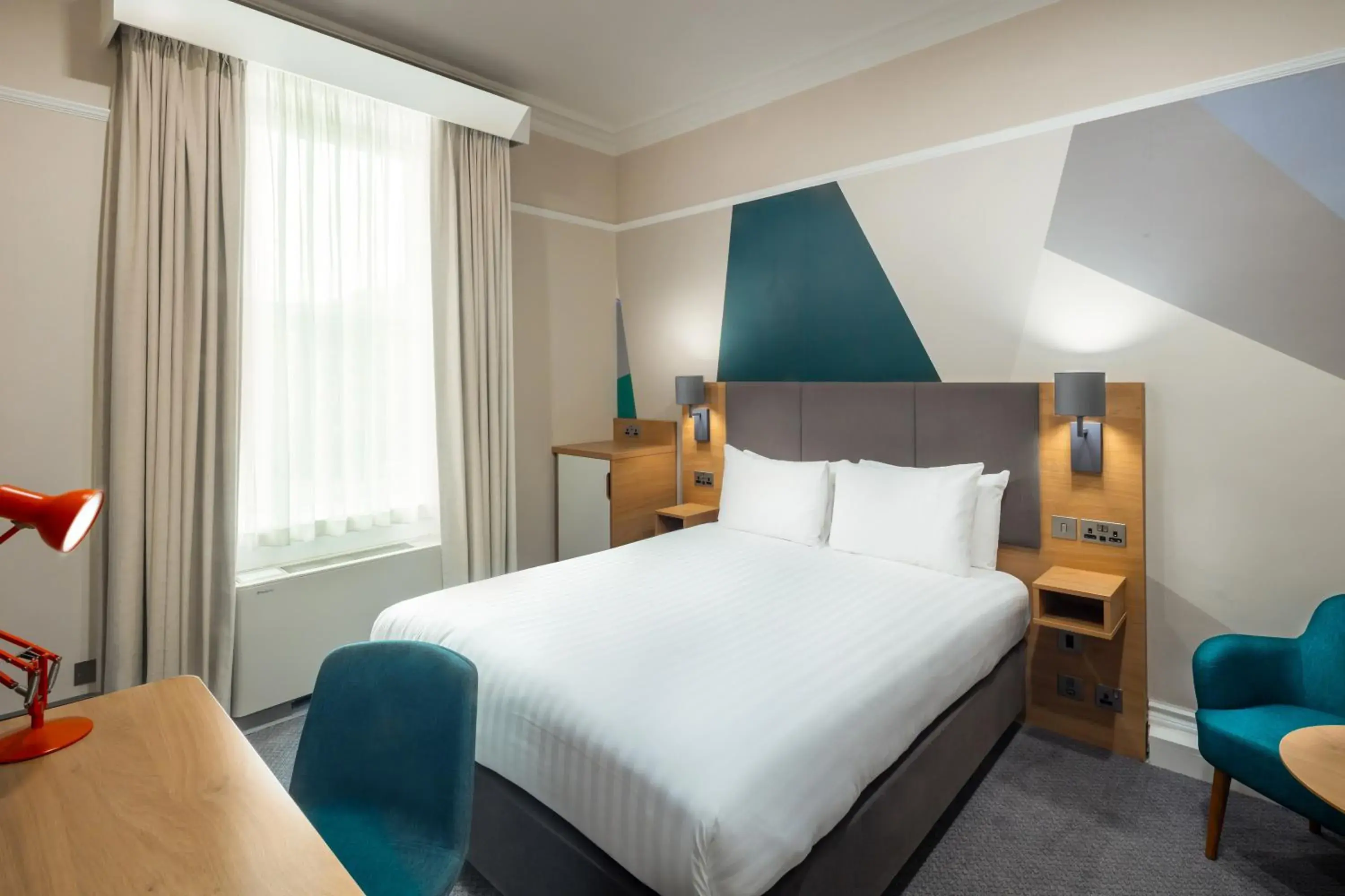 Bedroom, Bed in Holiday Inn Farnborough by IHG Bedroom, Bed in Holiday Inn Farnborough by IHG