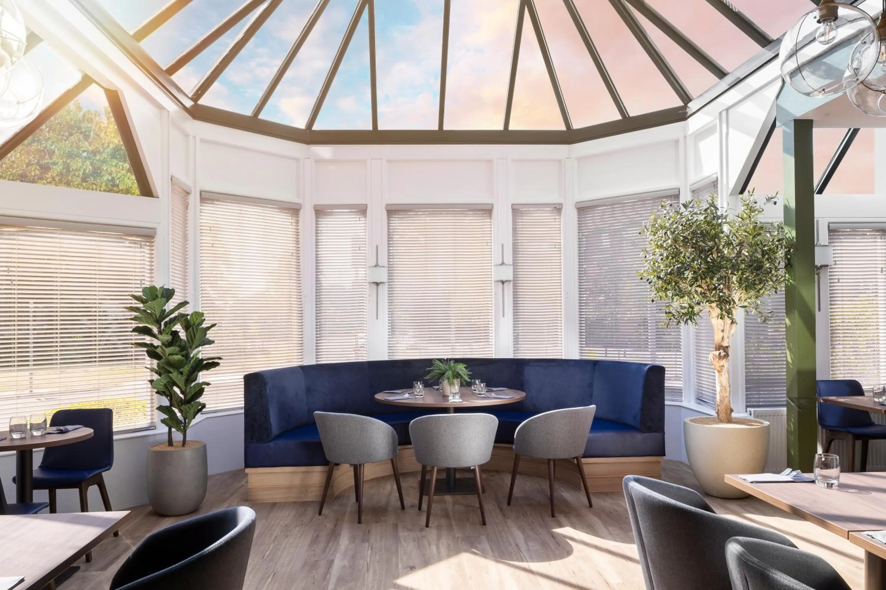 Restaurant/places to eat in Holiday Inn Farnborough by IHG