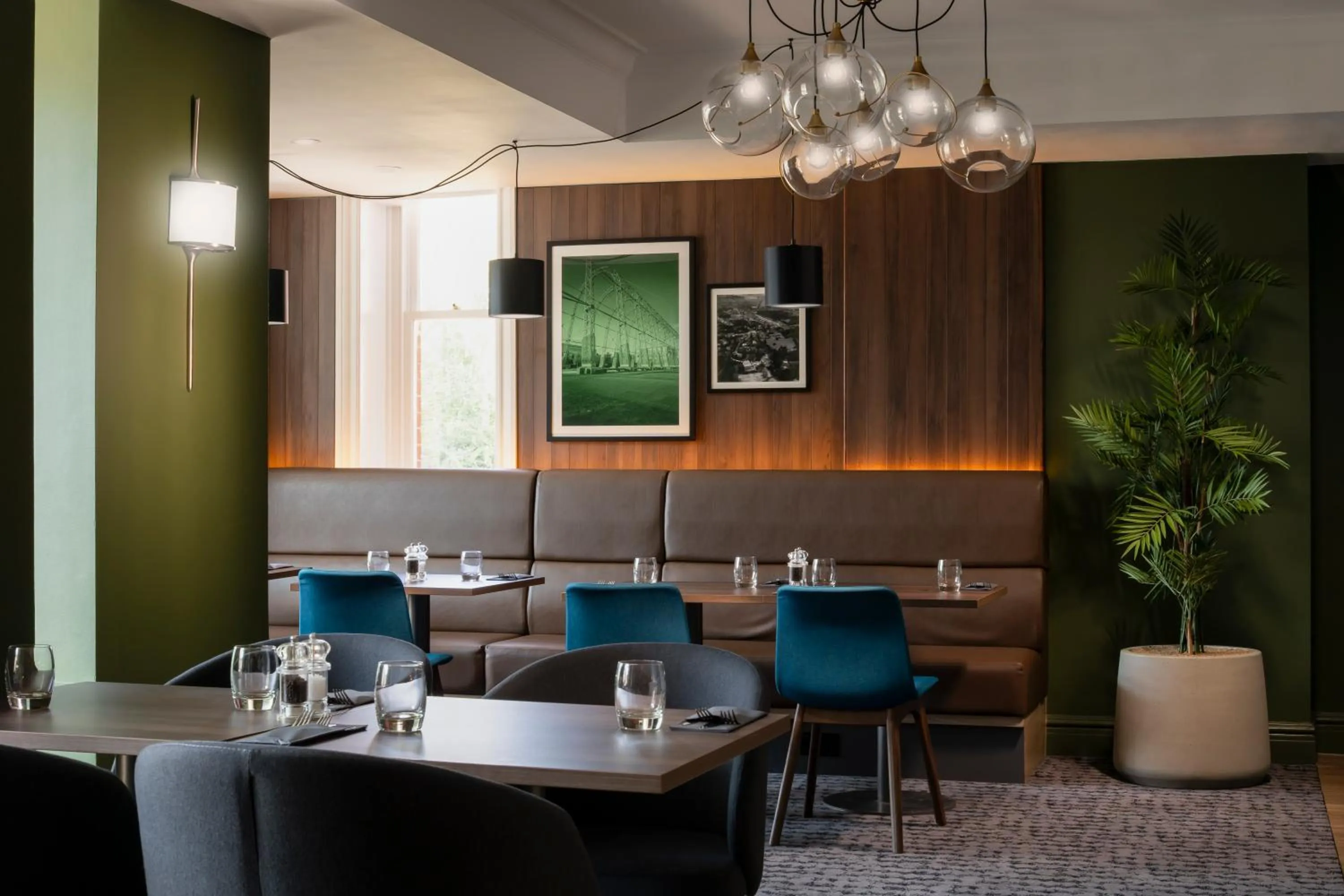 Restaurant/places to eat in Holiday Inn Farnborough by IHG