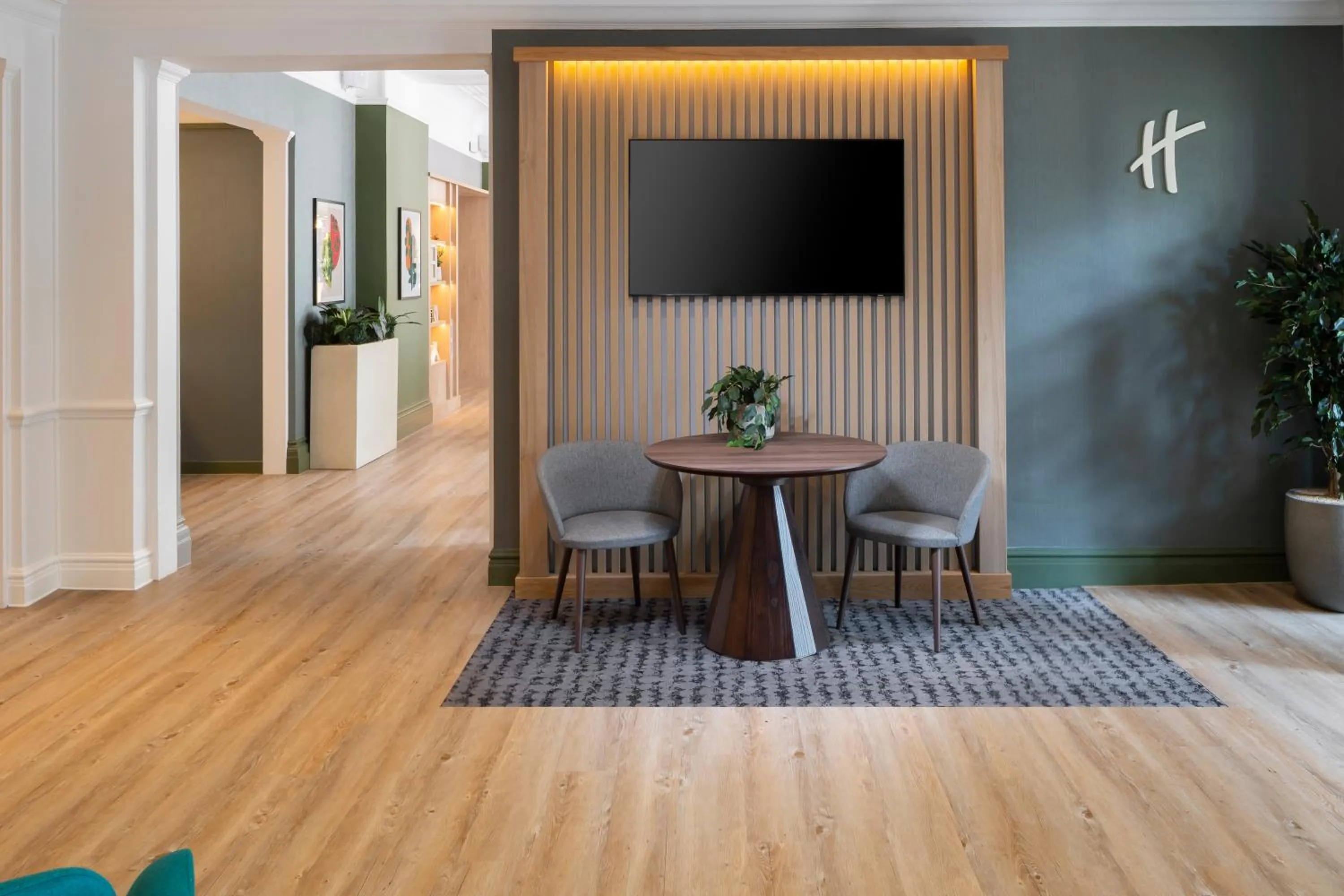 Lobby or reception in Holiday Inn Farnborough by IHG