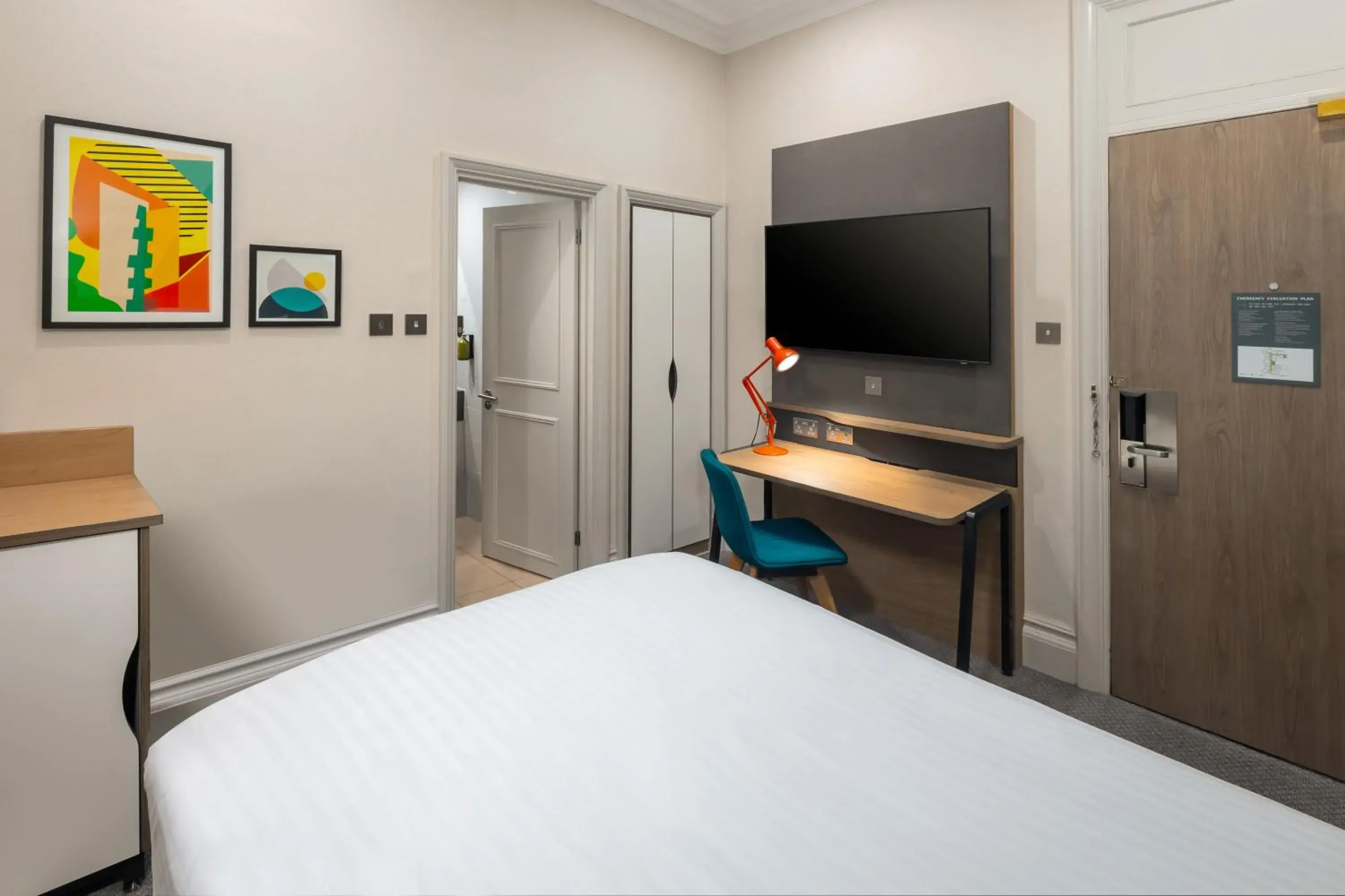 Bed in Holiday Inn Farnborough by IHG Bed in Holiday Inn Farnborough by IHG