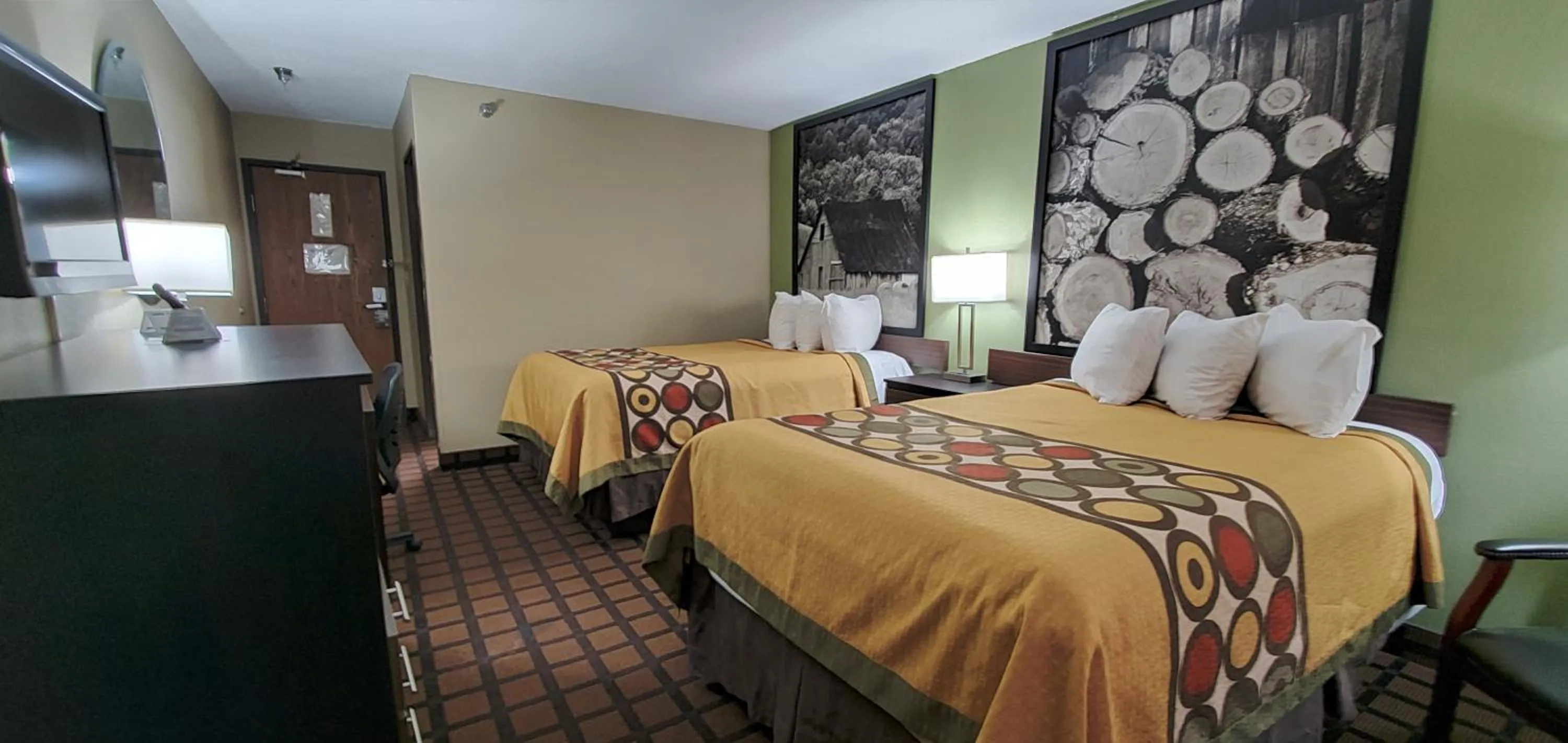 Bedroom, Bed in Economy 7 Inn Chesapeake - Portsmouth