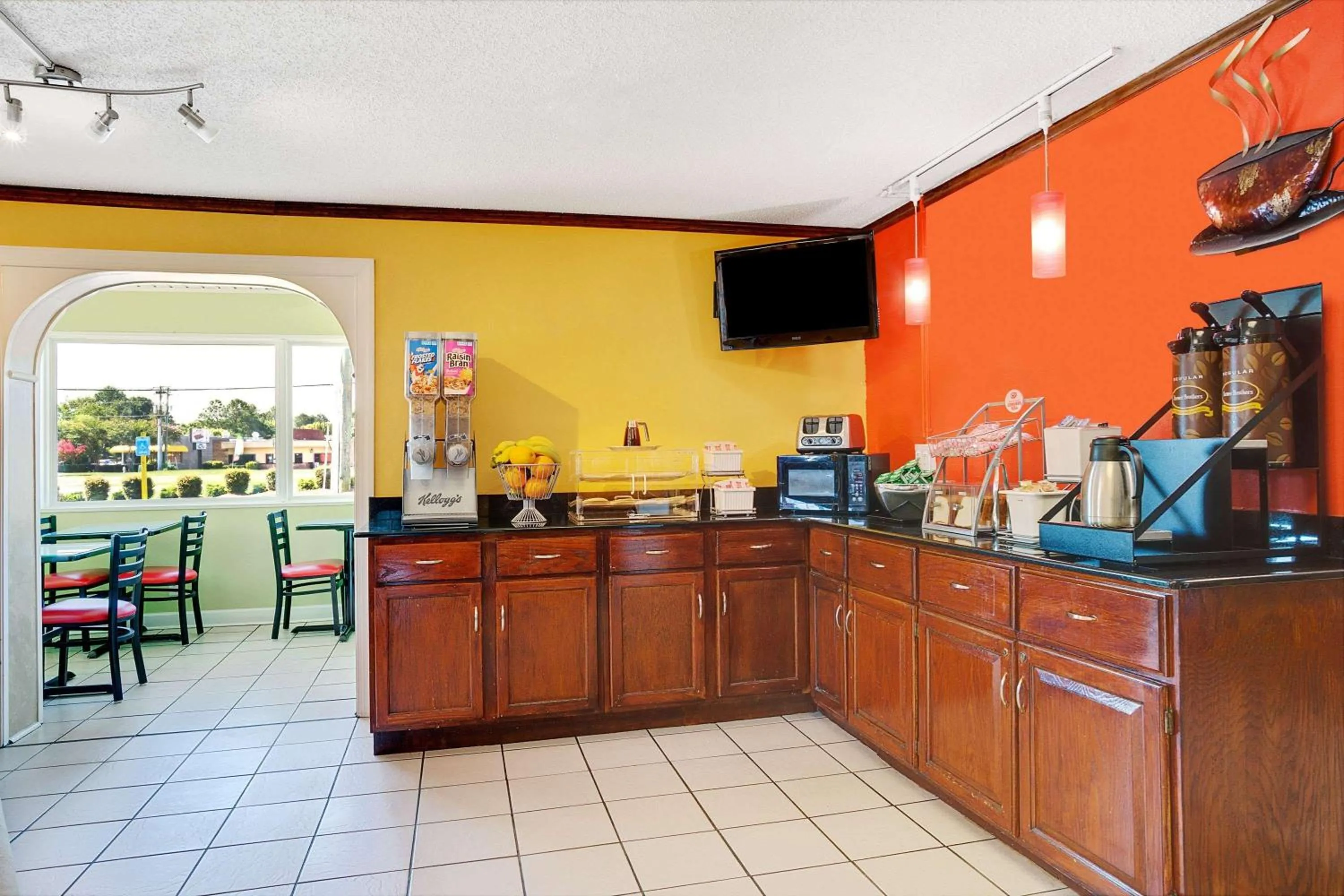 Restaurant/places to eat in Economy 7 Inn Chesapeake - Portsmouth