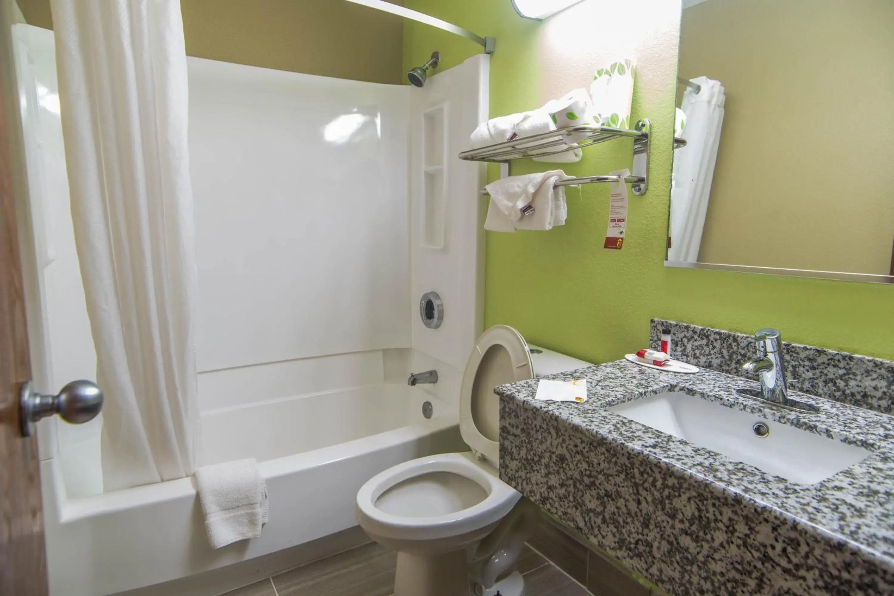 Queen Room - Smoking in Economy 7 Inn Chesapeake - Portsmouth Queen Room - Smoking in Economy 7 Inn Chesapeake - Portsmouth