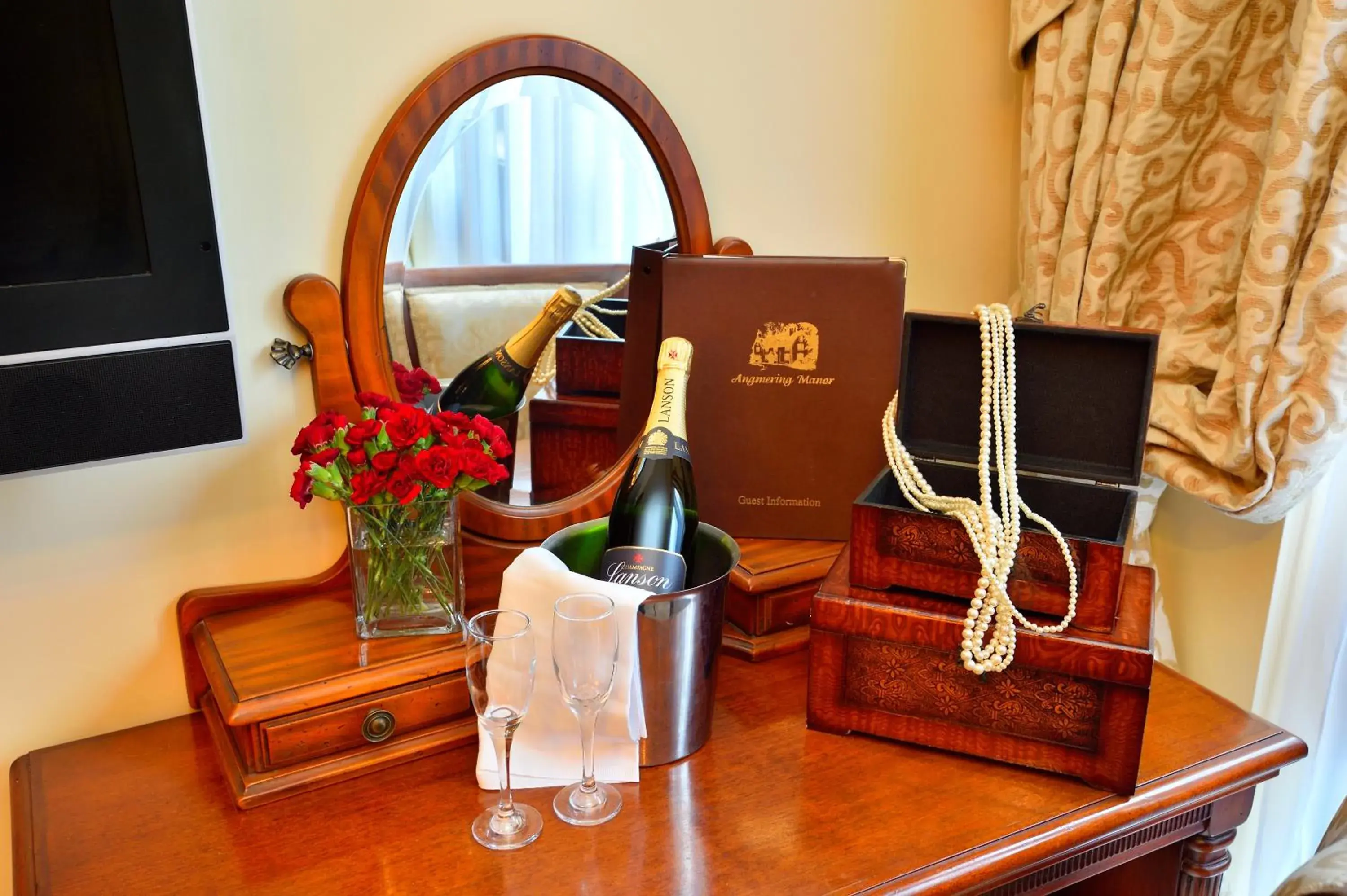 Four Poster Bedroom in Angmering Manor Hotel Four Poster Bedroom in Angmering Manor Hotel