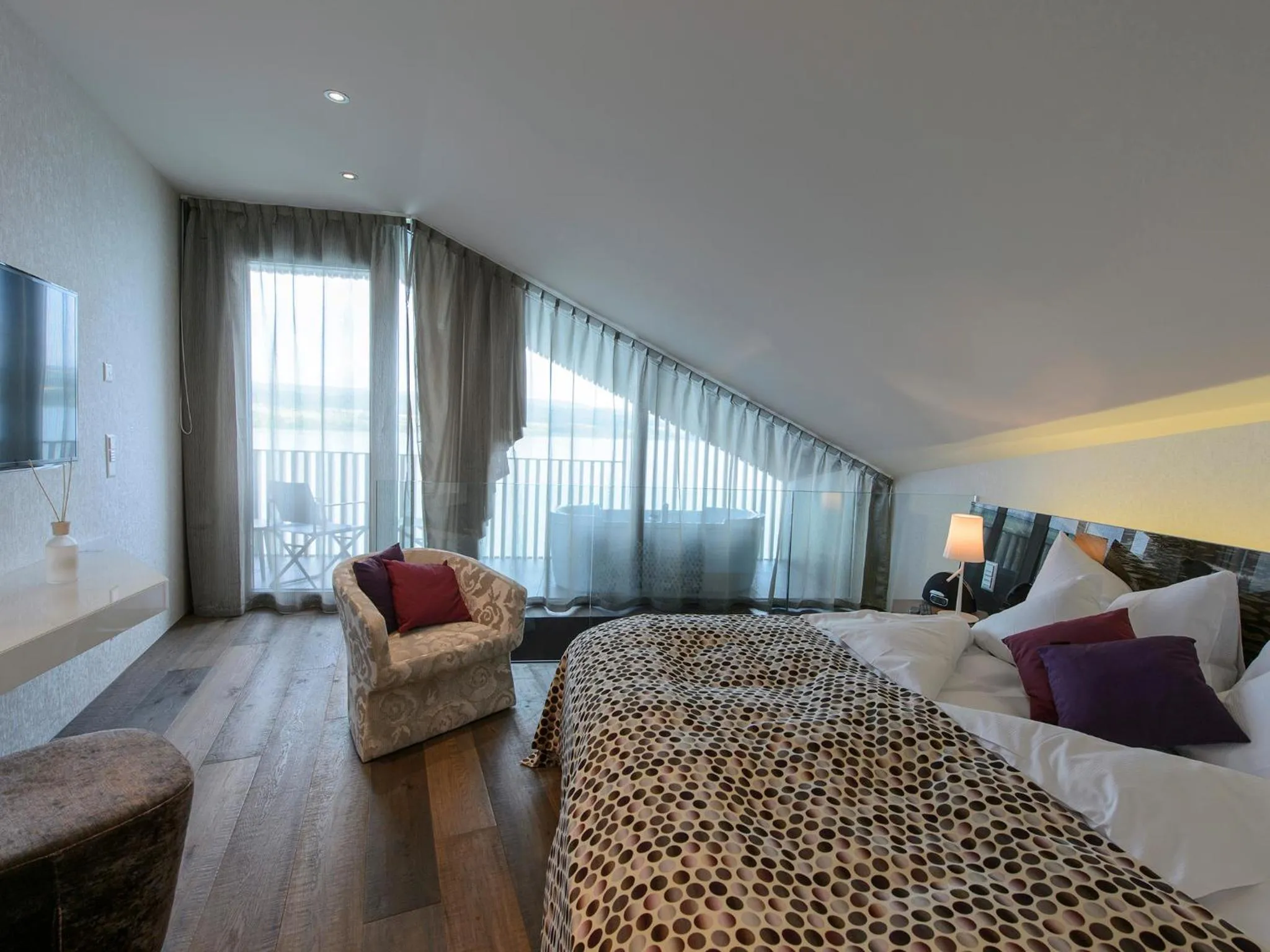 Bedroom, Bed in Hotel-Restaurant-Schifflände