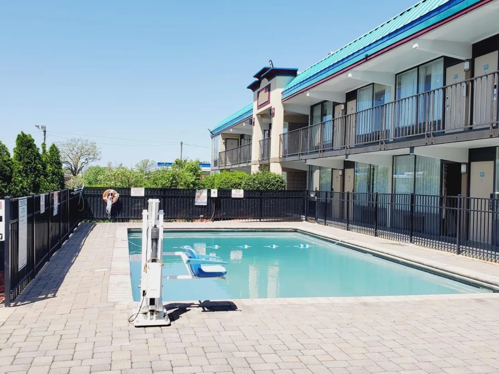 Pool view in Chattanooga Heritage Inn