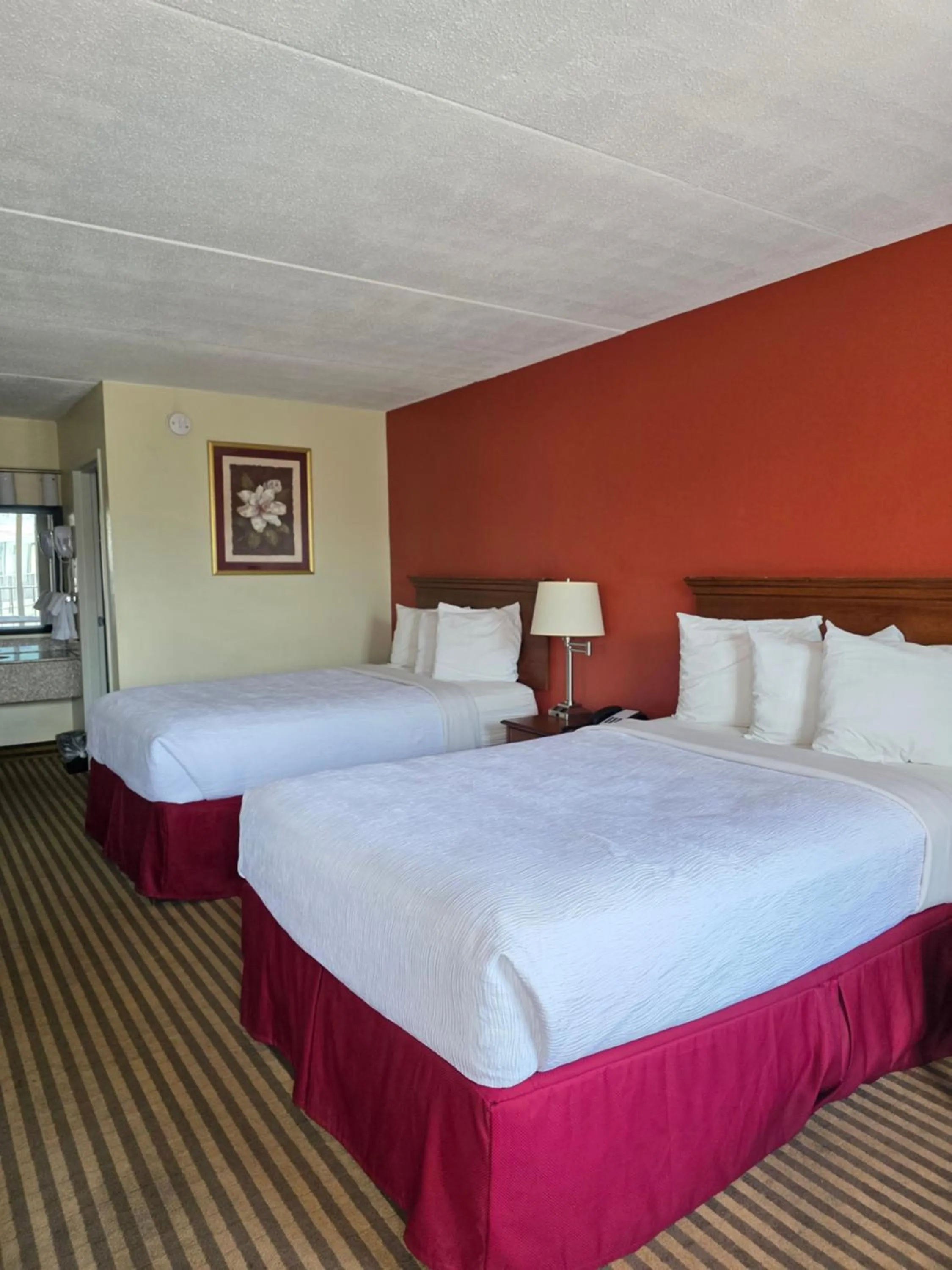 Bed in Chattanooga Heritage Inn