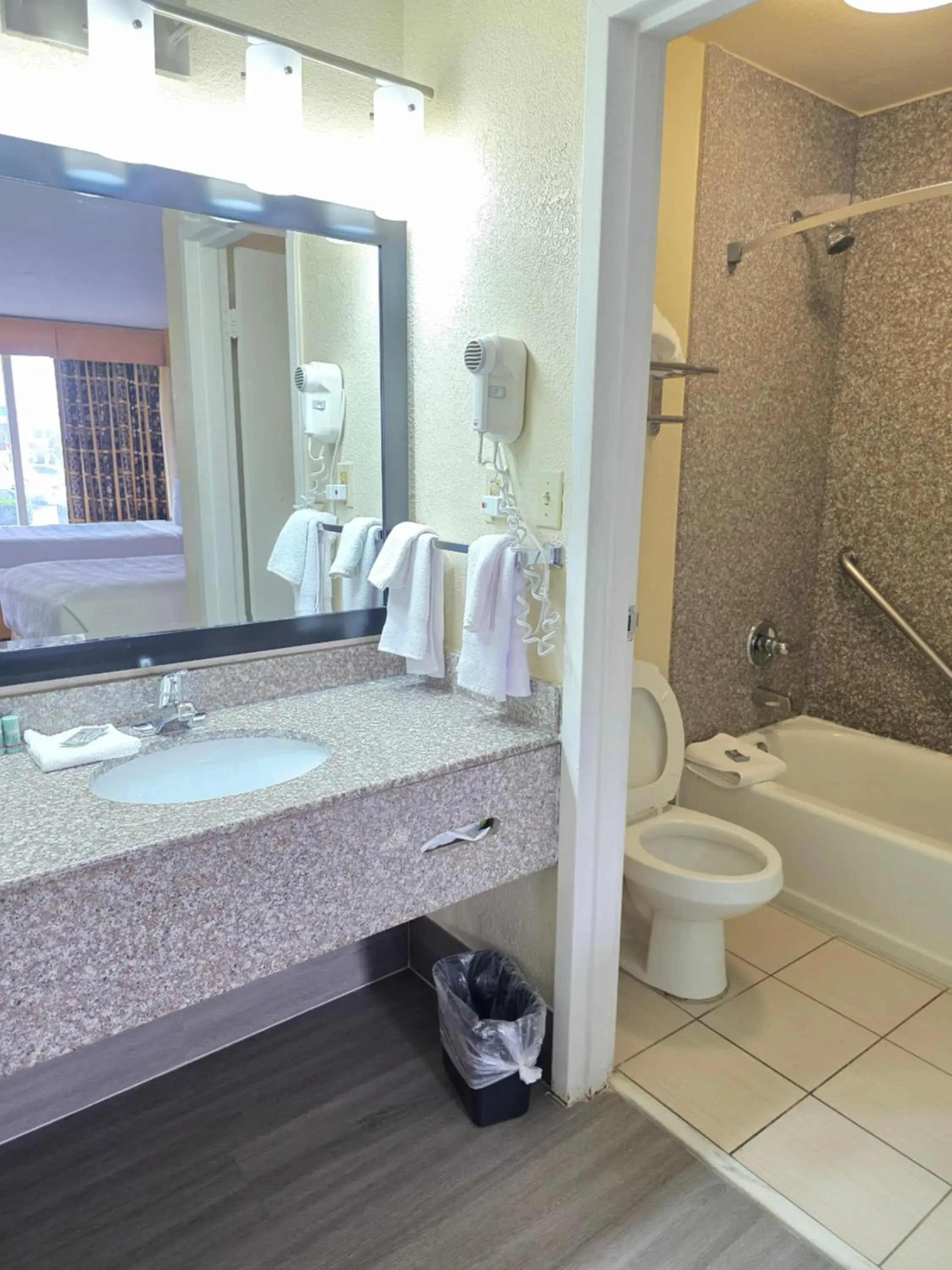 Bathroom in Chattanooga Heritage Inn Bathroom in Chattanooga Heritage Inn