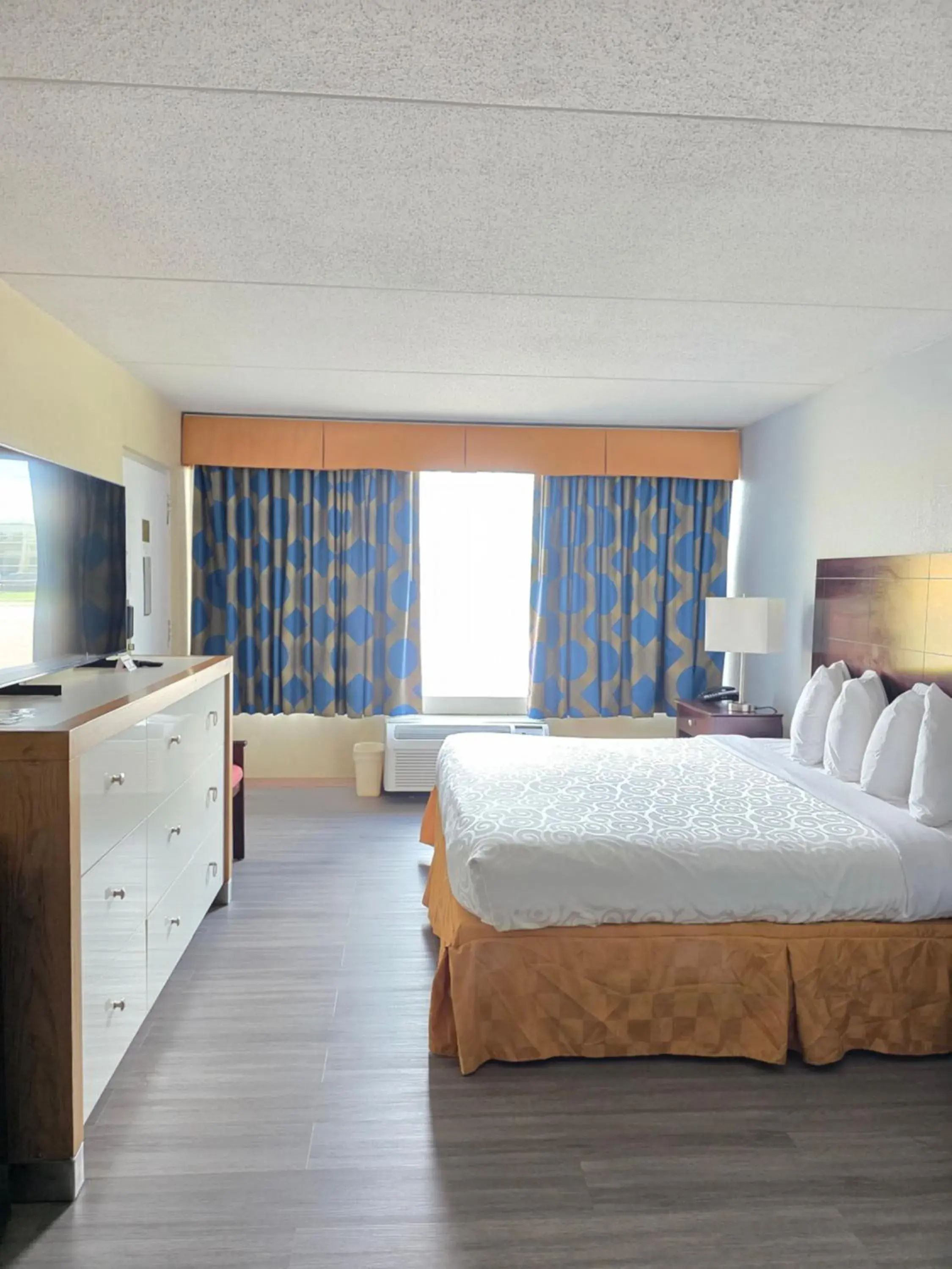 Photo of the whole room, Bed in Chattanooga Heritage Inn Photo of the whole room, Bed in Chattanooga Heritage Inn