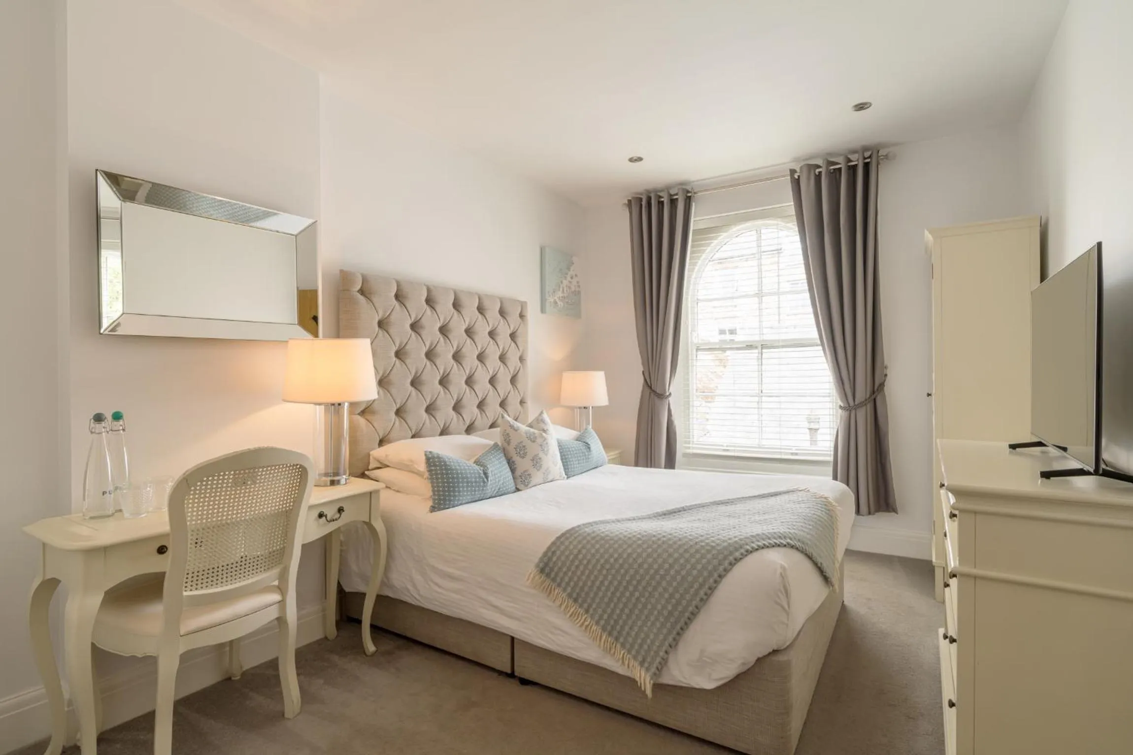 Bed in The Old Quay House Hotel