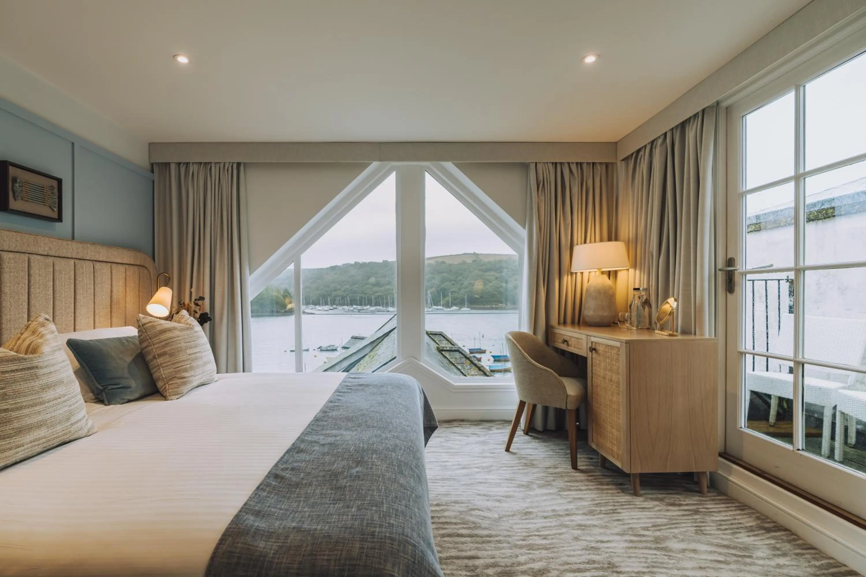 Bedroom, Bed in The Old Quay House Hotel
