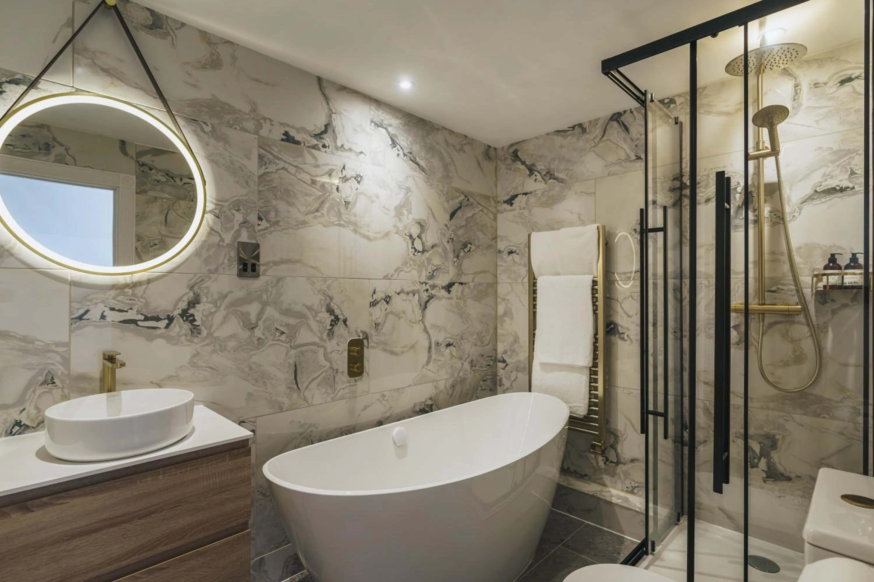 Shower in The Old Quay House Hotel