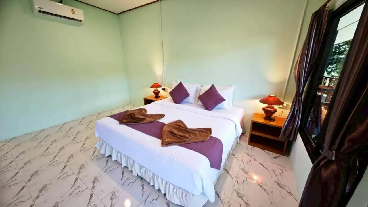 Bed in Dong Talay Lipe Beach Resort