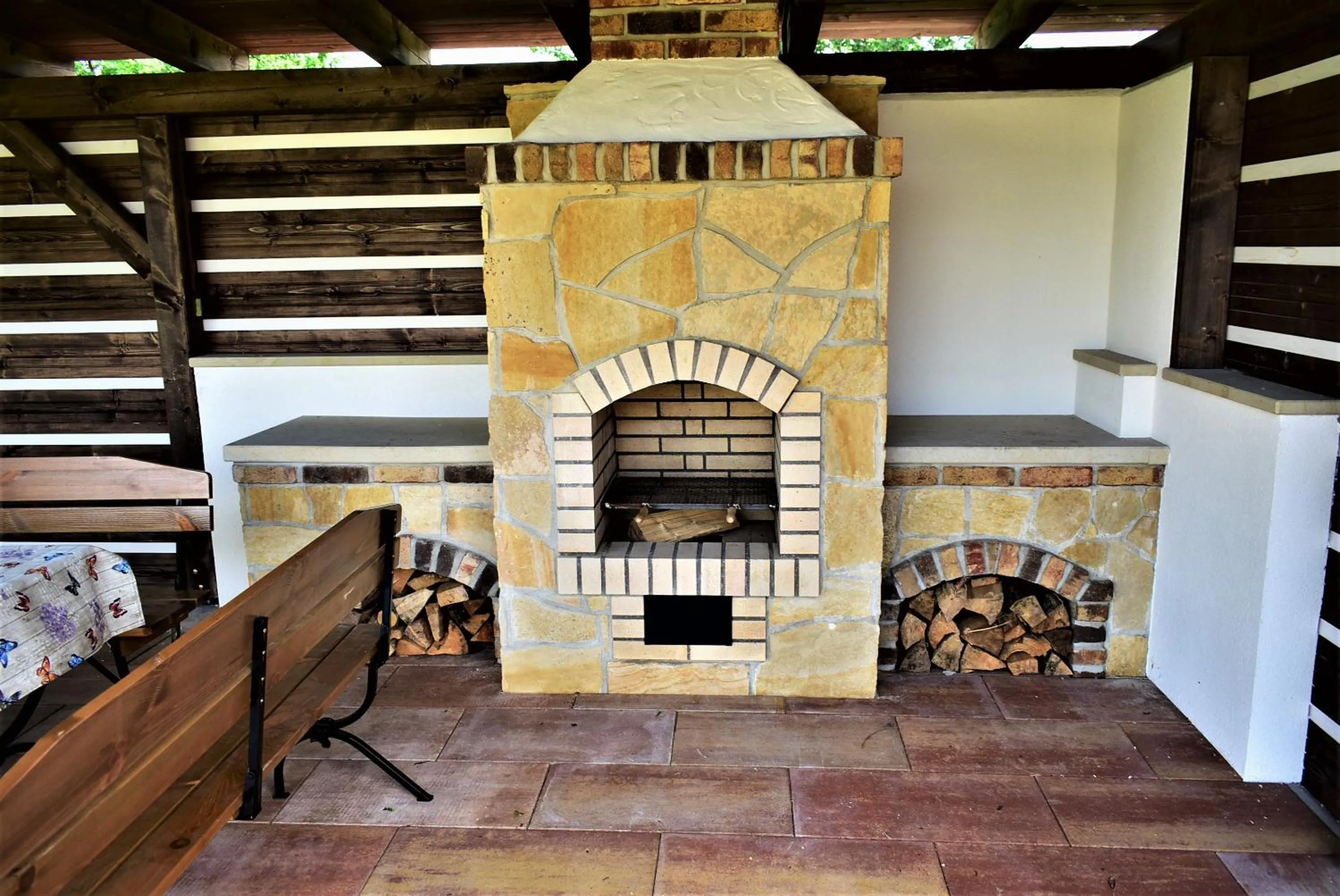 BBQ facilities in Villa Harta II MAGDA