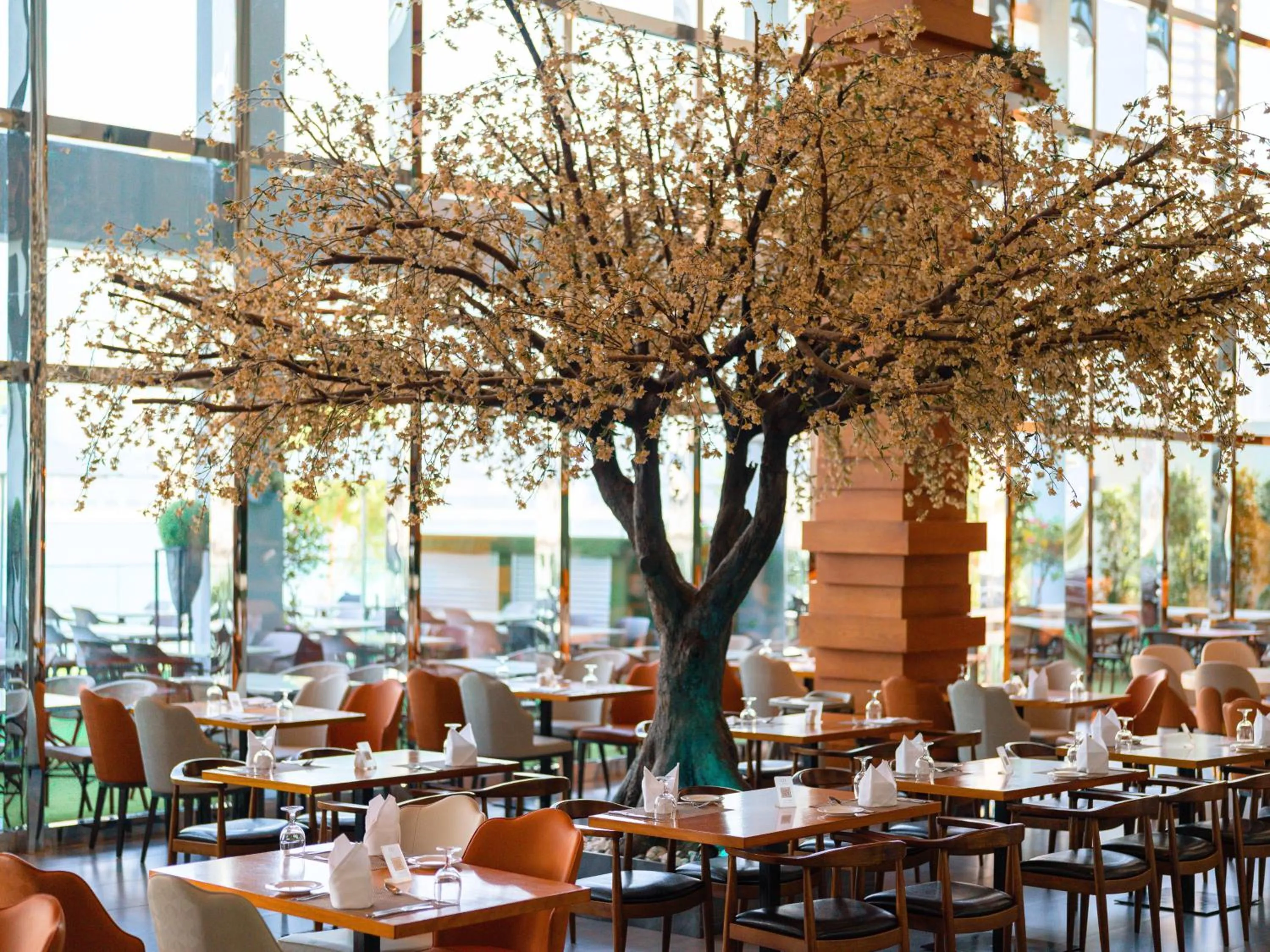 Restaurant/places to eat in Canal Central Hotel Business Bay