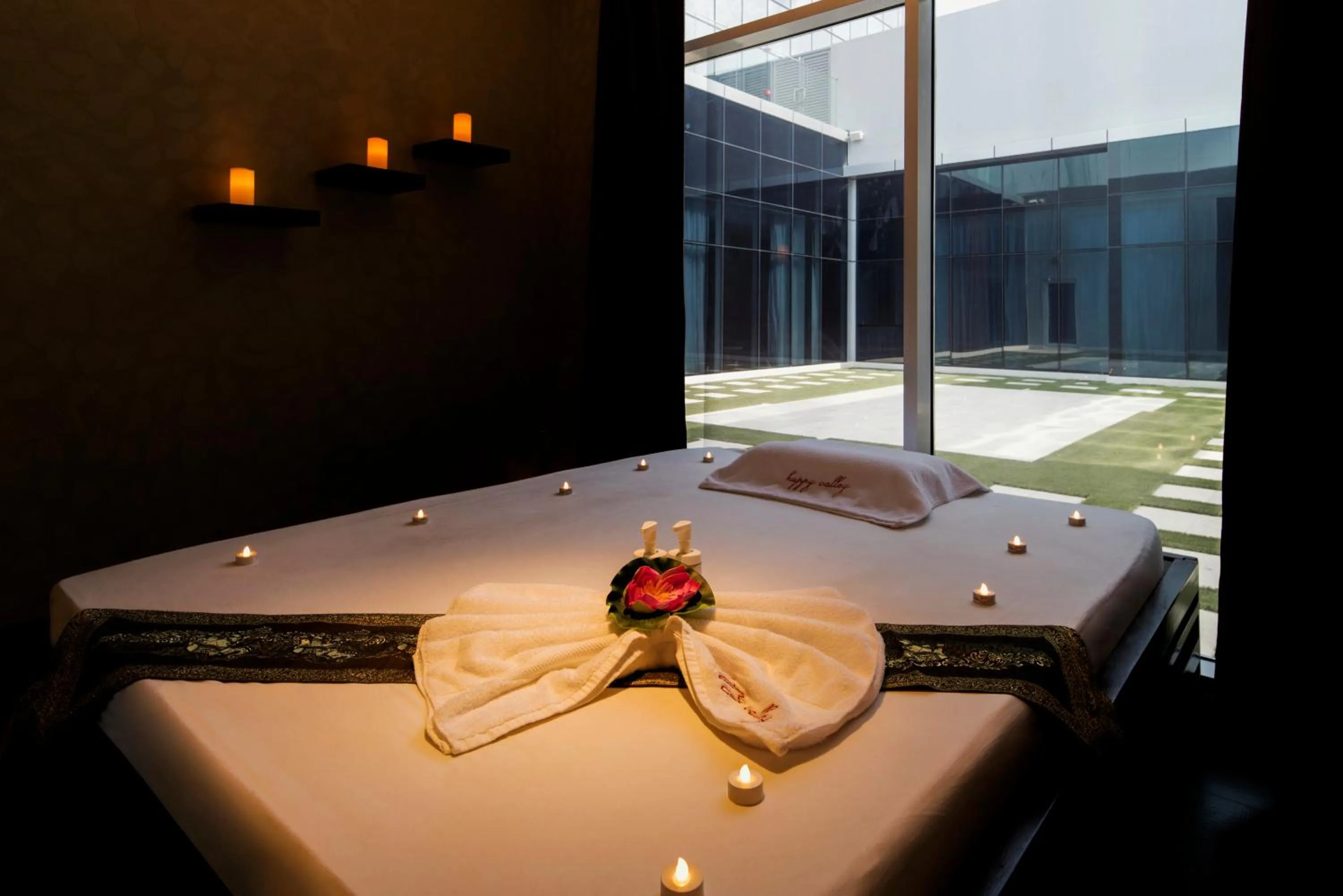 Massage, Bed in Canal Central Hotel Business Bay