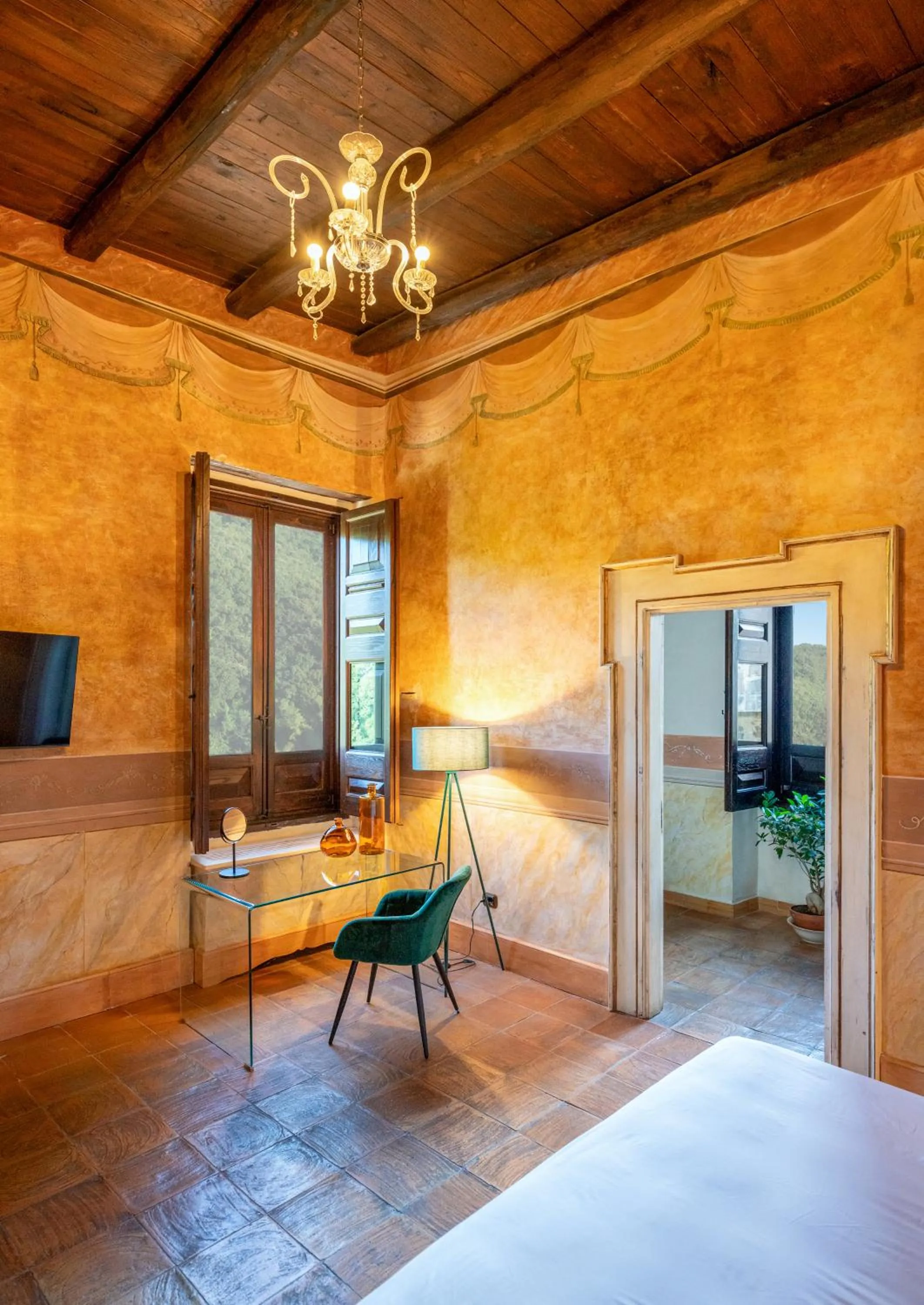 Seating area, Bed in Castello di Limatola