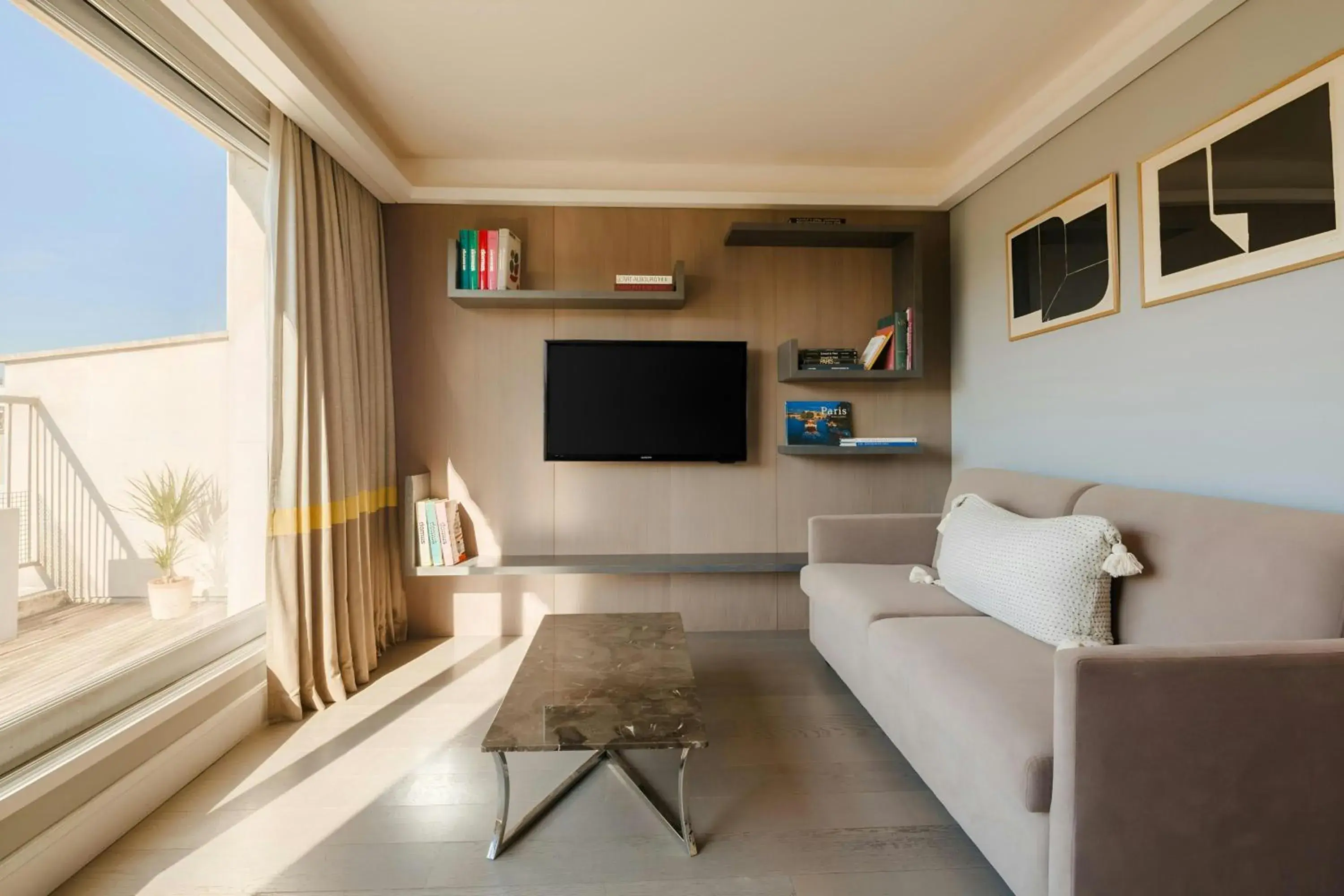 Superior Suite with King Bed, Sofa Bed and Rooftop Terrace in L'Edmond Hotel Parc Monceau Superior Suite with King Bed, Sofa Bed and Rooftop Terrace in L'Edmond Hotel Parc Monceau