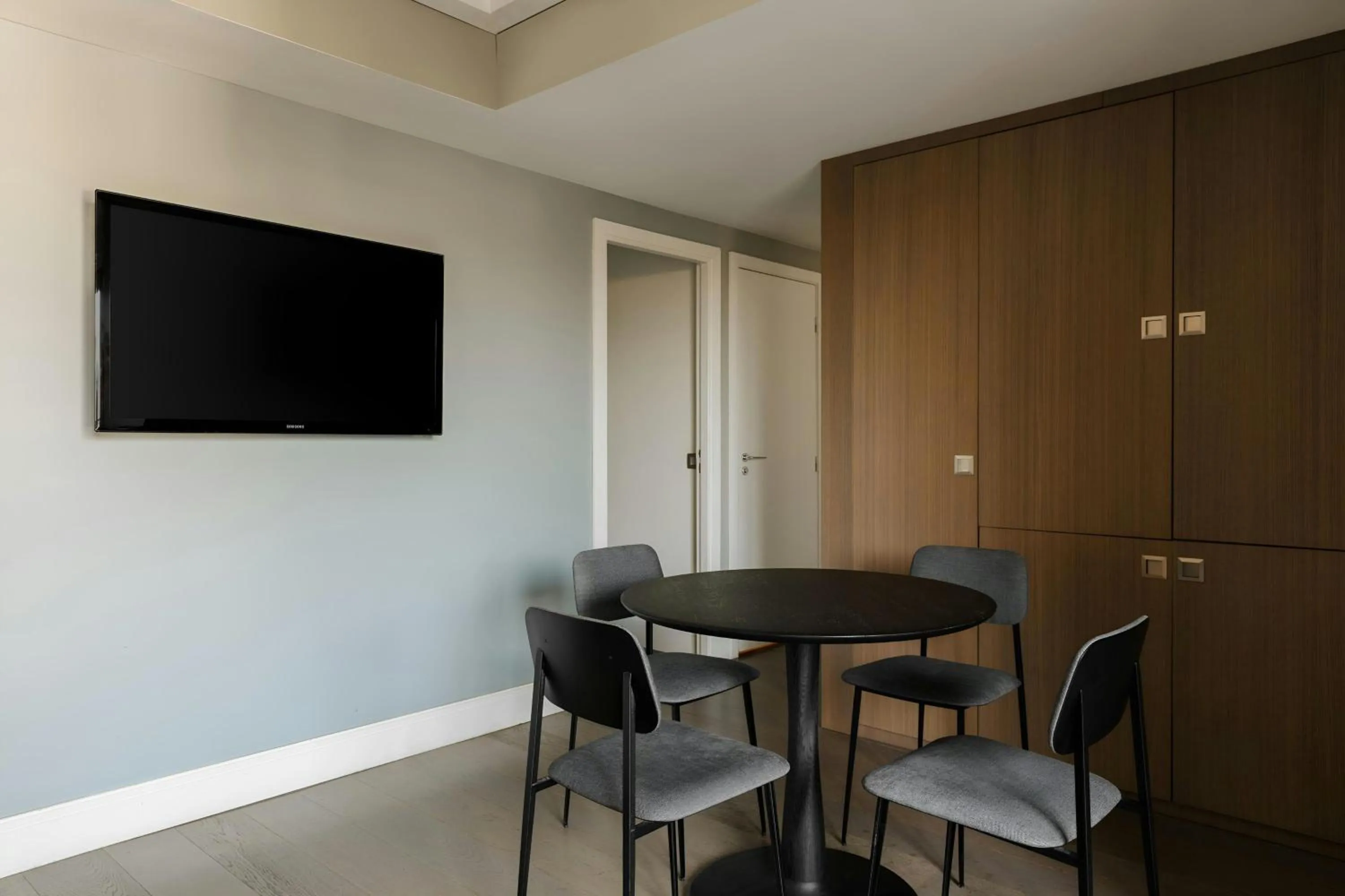 Photo of the whole room in L'Edmond Hotel Parc Monceau, Sonder by Marriott Bonvoy