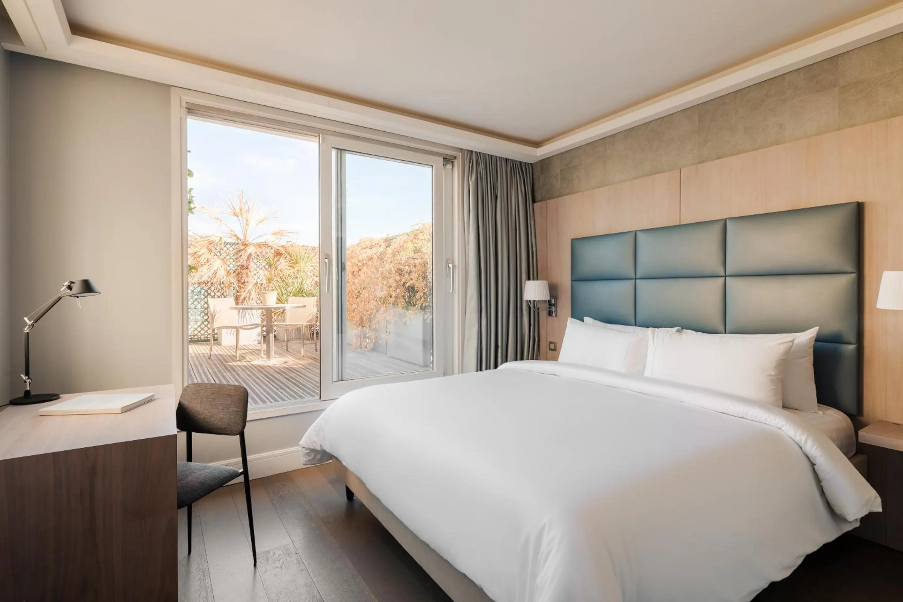 King Room with Balcony in L'Edmond Hotel Parc Monceau, Sonder by Marriott Bonvoy