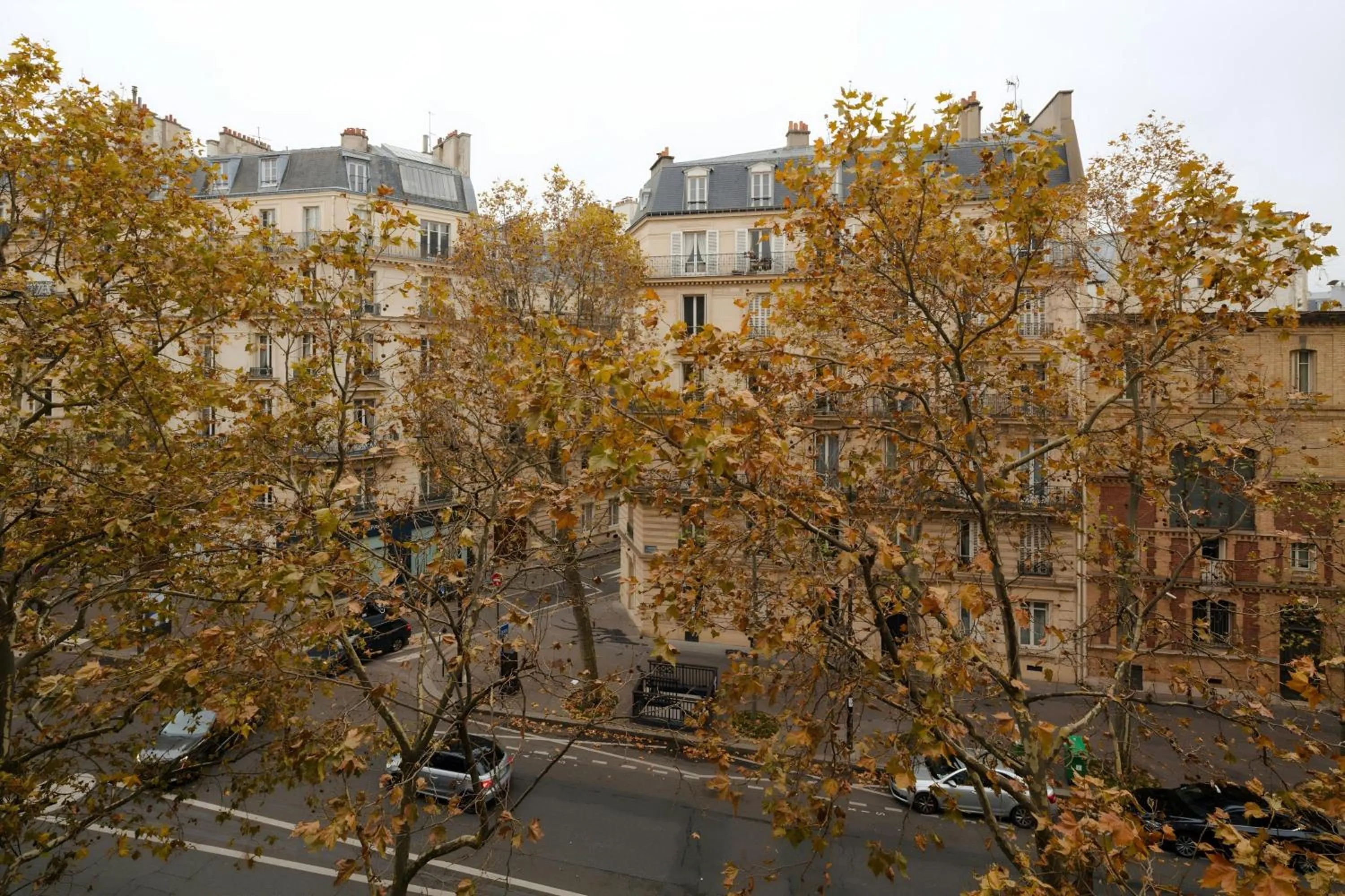 Photo of the whole room in L'Edmond Hotel Parc Monceau, Sonder by Marriott Bonvoy