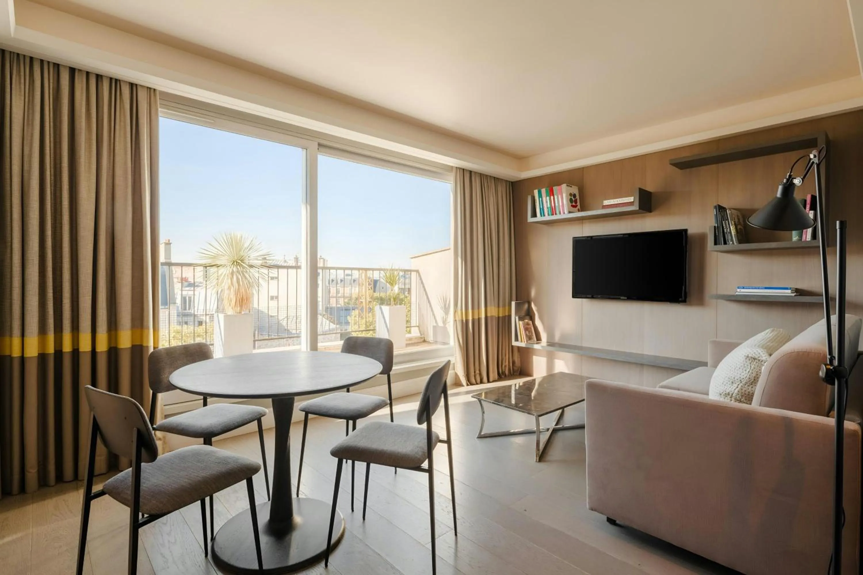 Living room in L'Edmond Hotel Parc Monceau, Sonder by Marriott Bonvoy