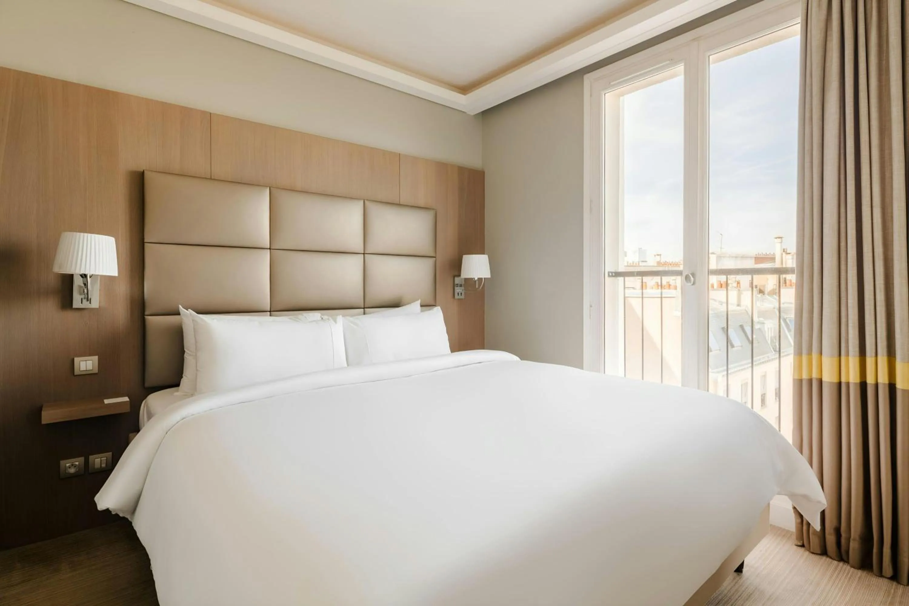 Bedroom, Bed in L'Edmond Hotel Parc Monceau, Sonder by Marriott Bonvoy