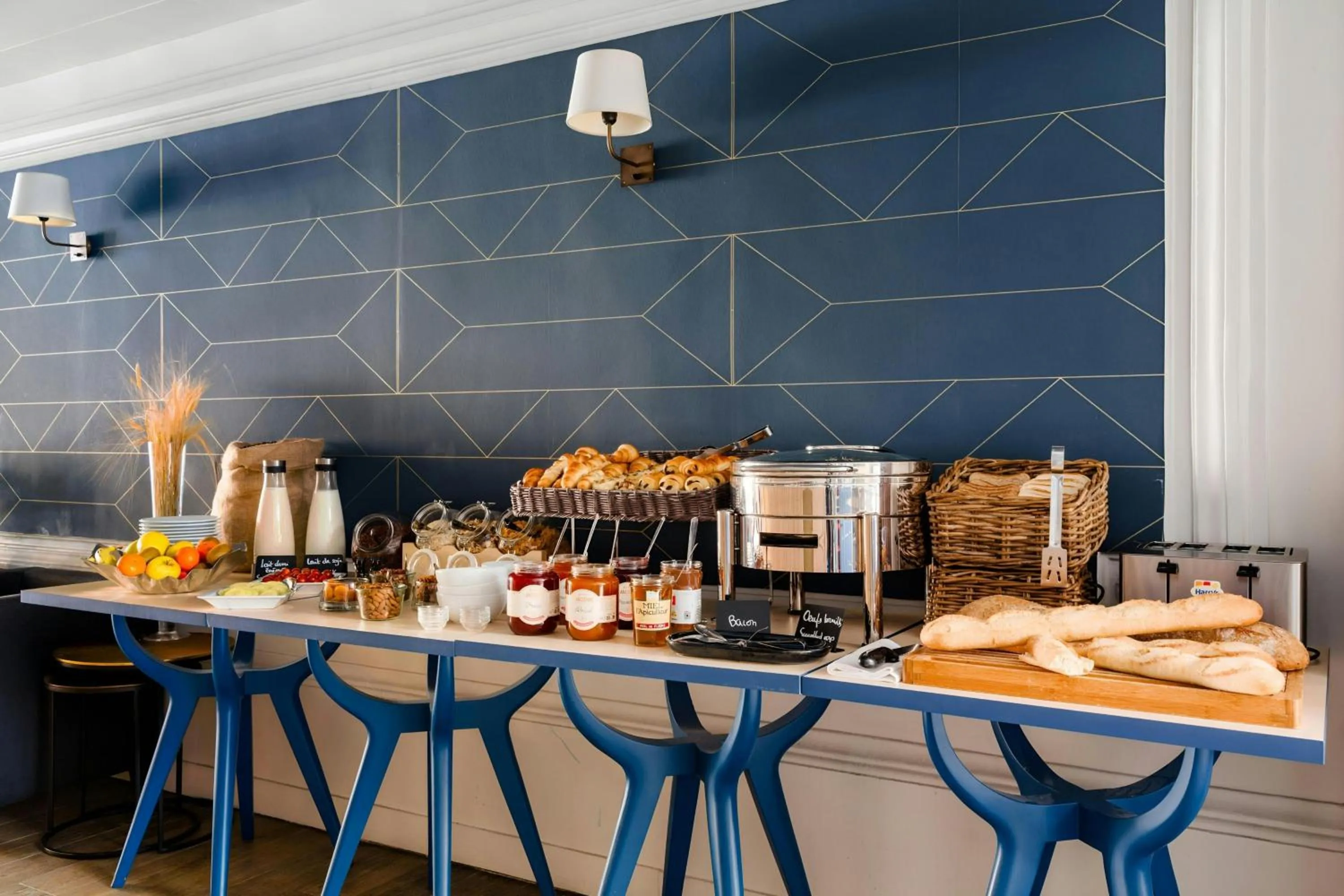 Breakfast in L'Edmond Hotel Parc Monceau, Sonder by Marriott Bonvoy