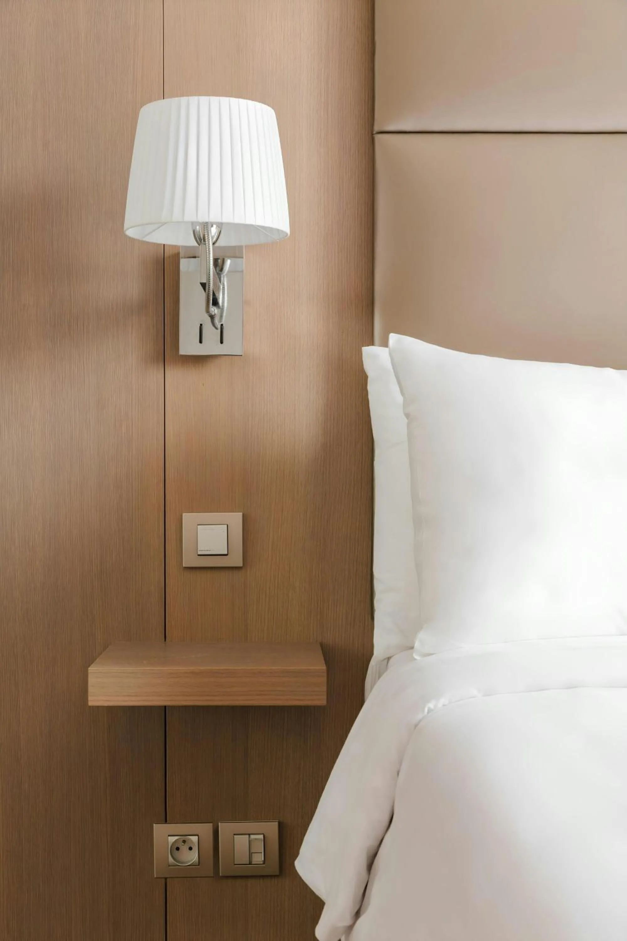 Bedroom, Bed in L'Edmond Hotel Parc Monceau, Sonder by Marriott Bonvoy