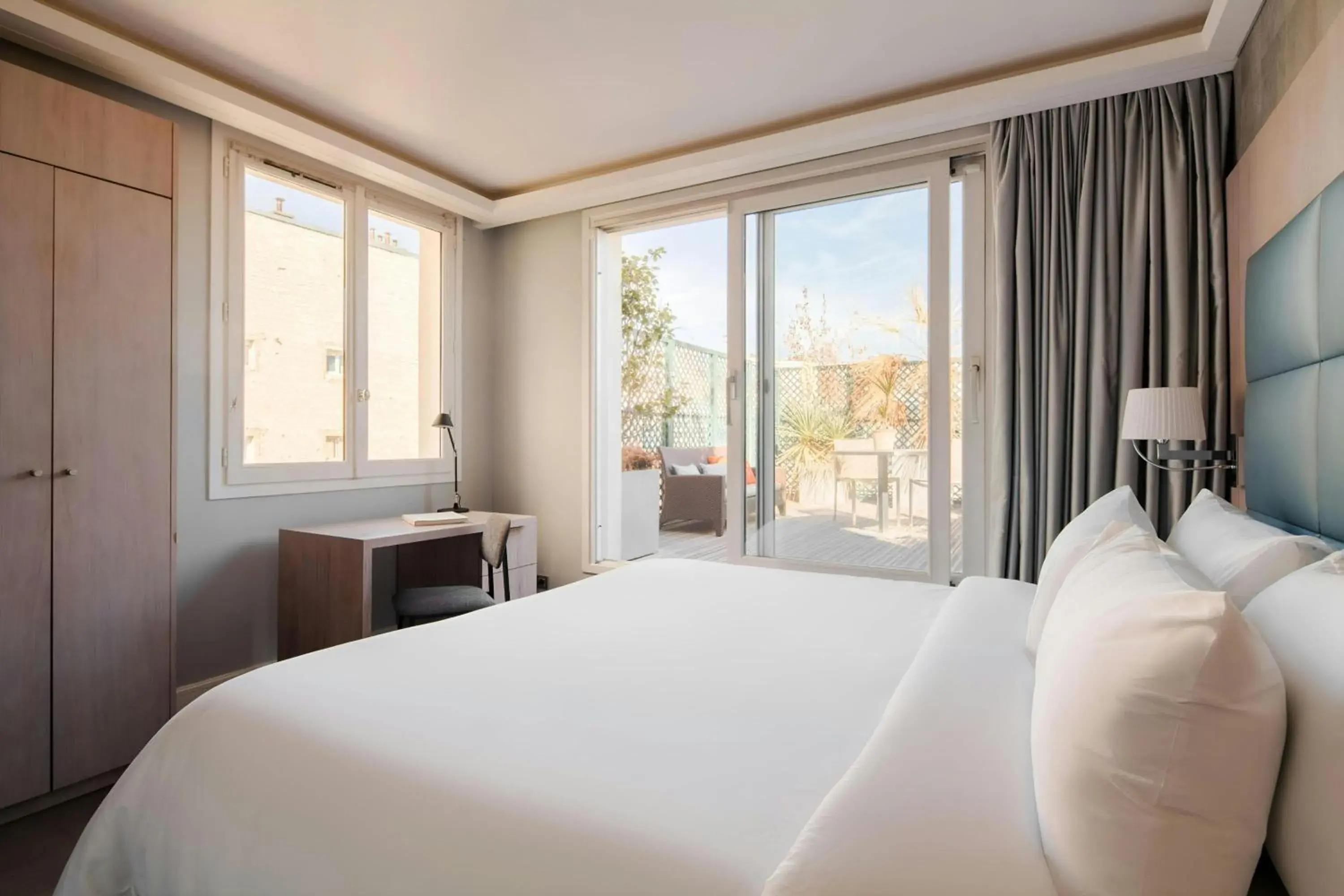King Room with Terrace in L'Edmond Hotel Parc Monceau King Room with Terrace in L'Edmond Hotel Parc Monceau
