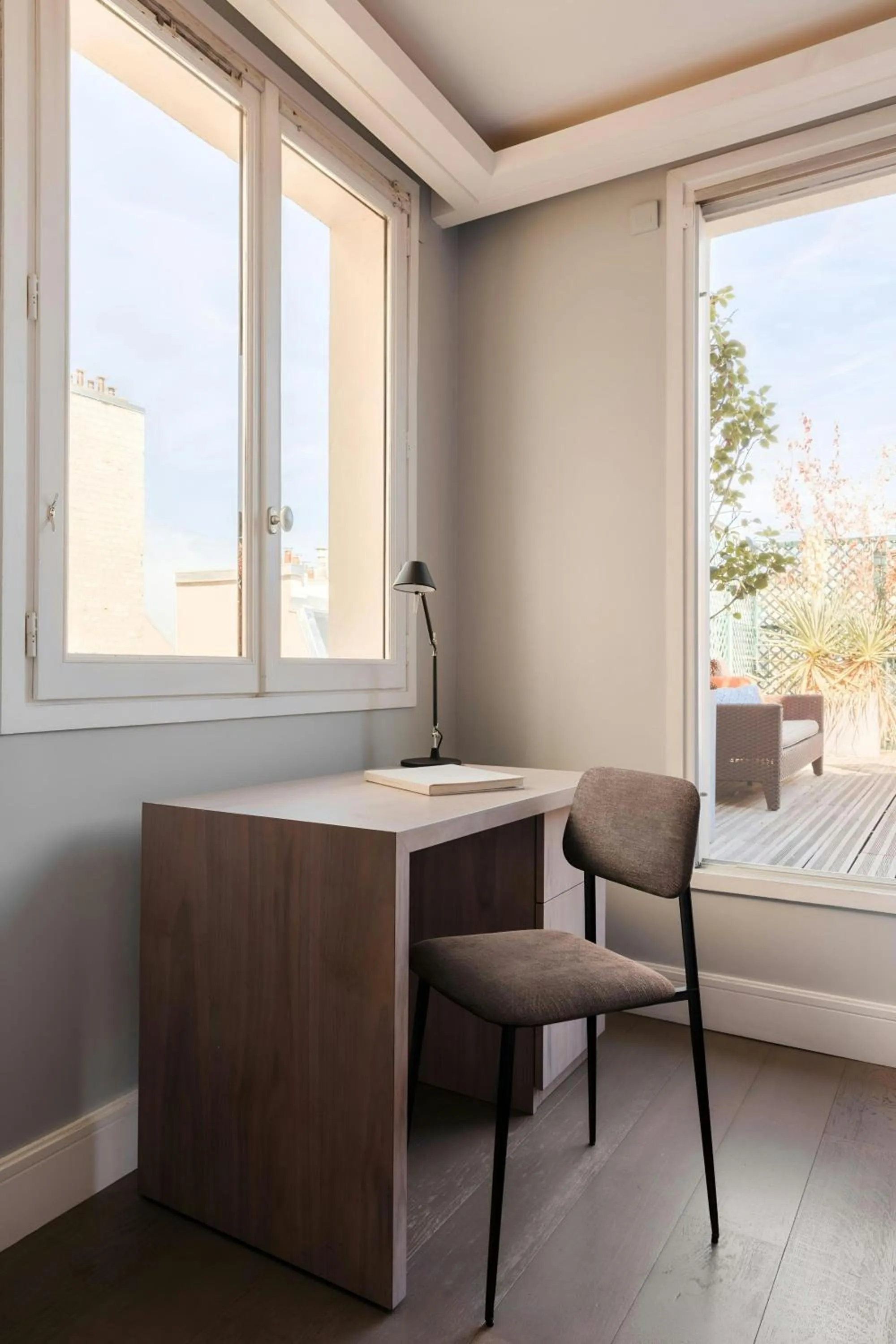 Living room in L'Edmond Hotel Parc Monceau, Sonder by Marriott Bonvoy